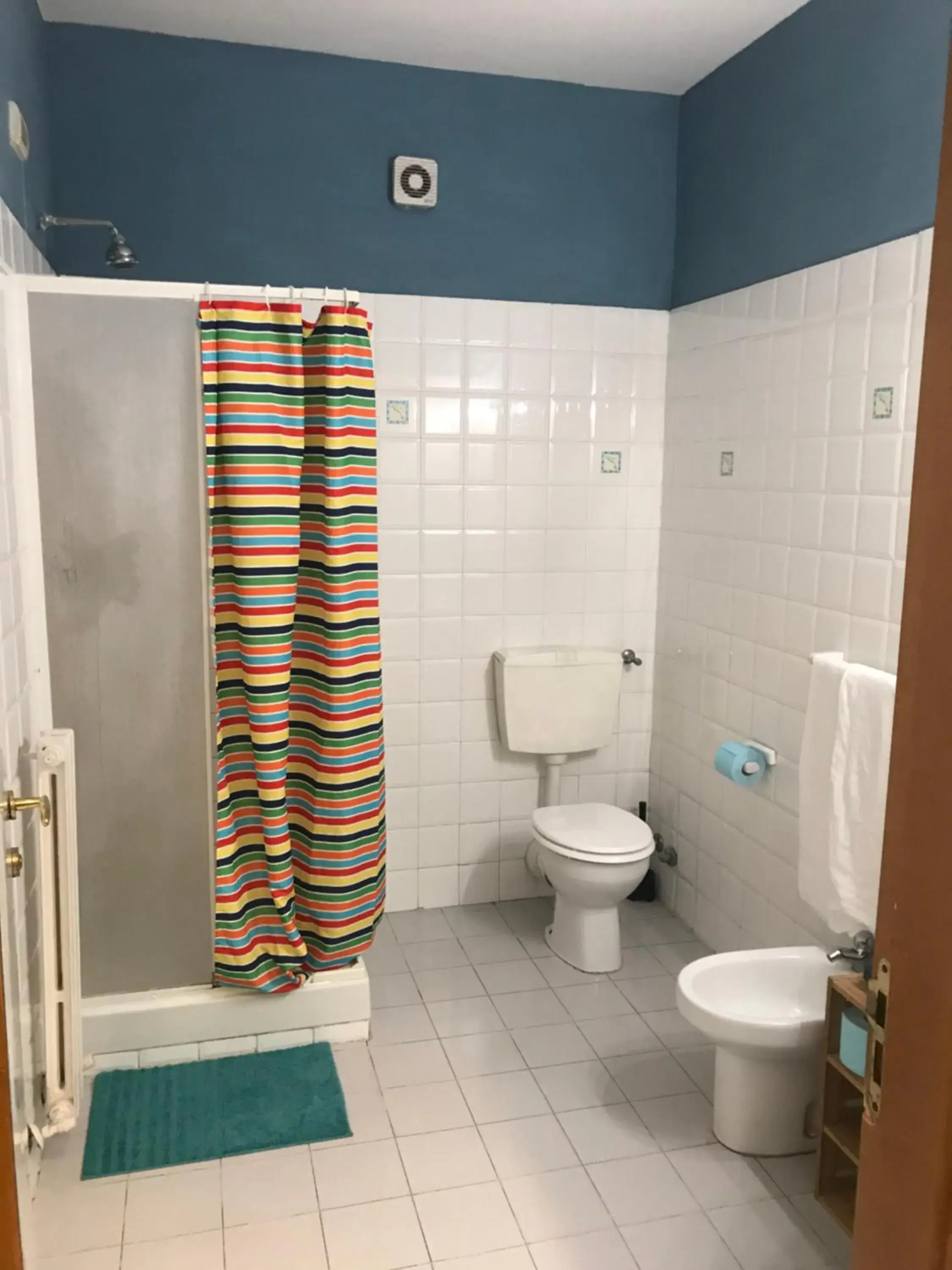 Shower, Bathroom in Litus Roma Hostel