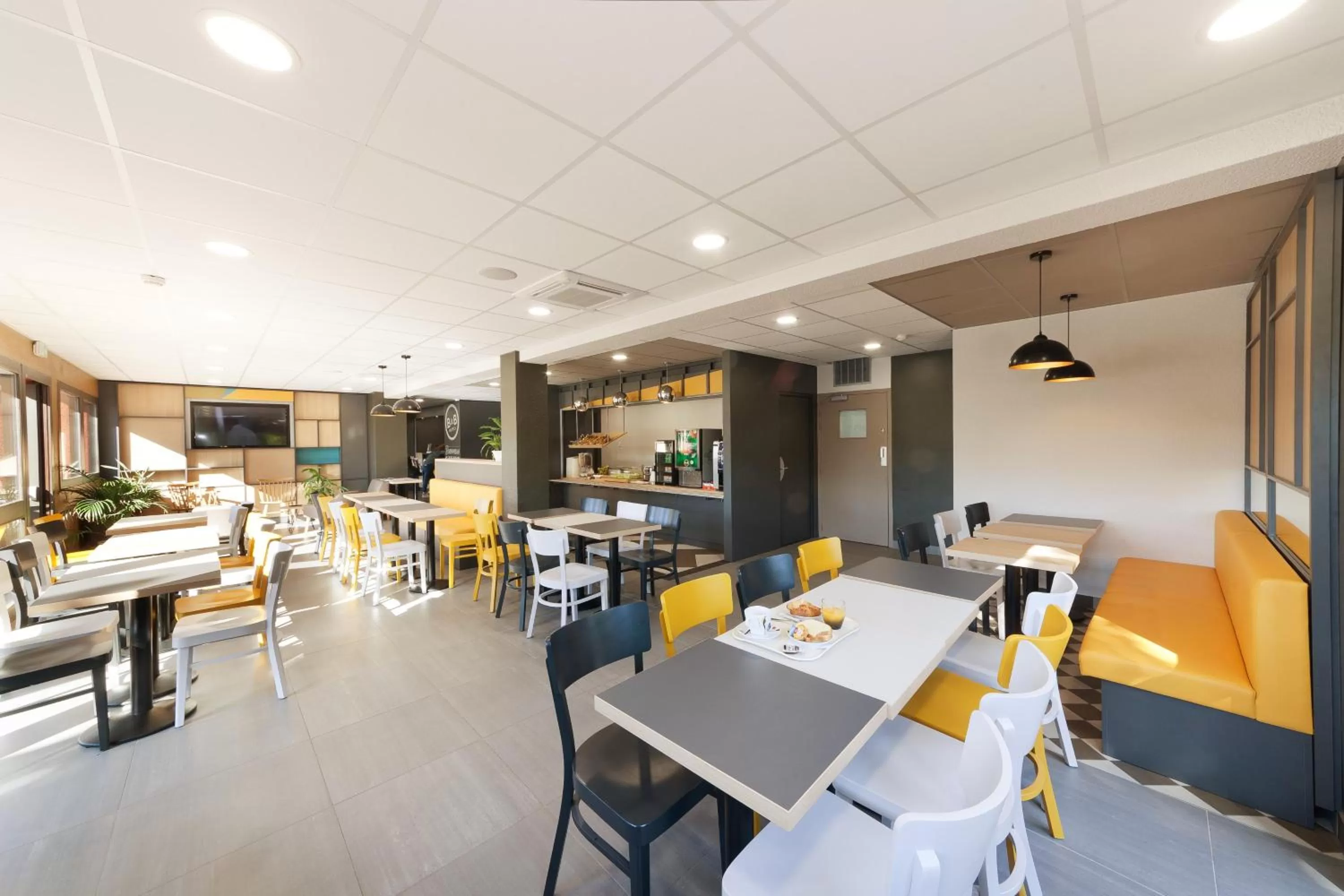 Buffet breakfast in B&B HOTEL Albi