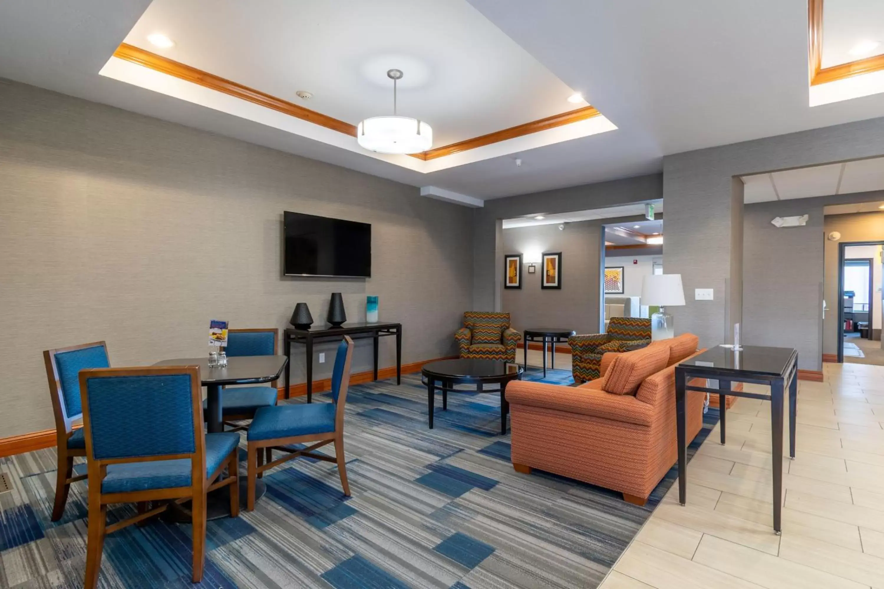 Property building, Seating Area in Holiday Inn Express Hotel & Suites Limon I-70/Exit 359, an IHG Hotel