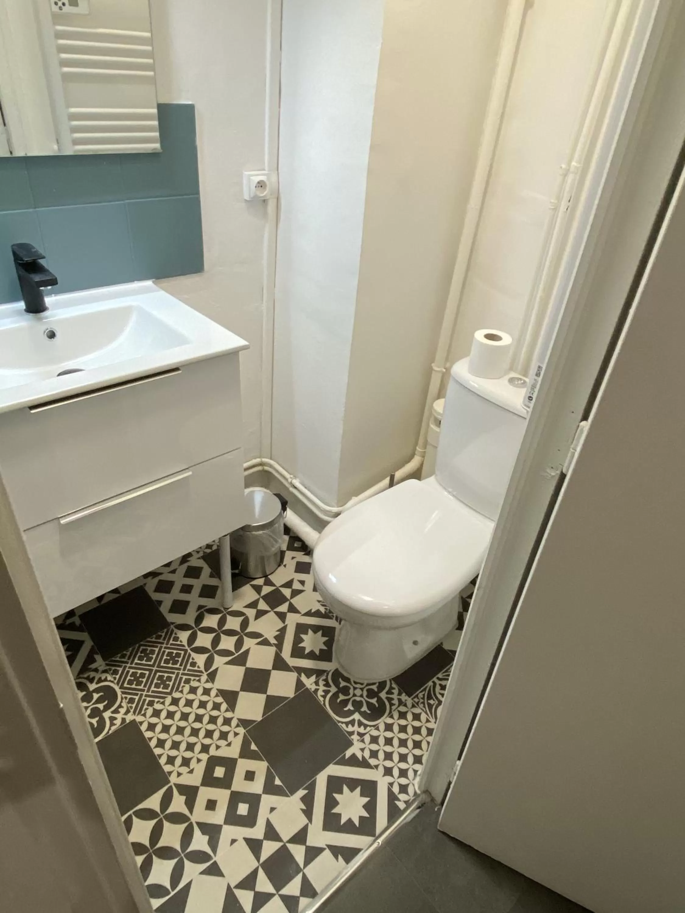 Shower in Lh Rooms Location