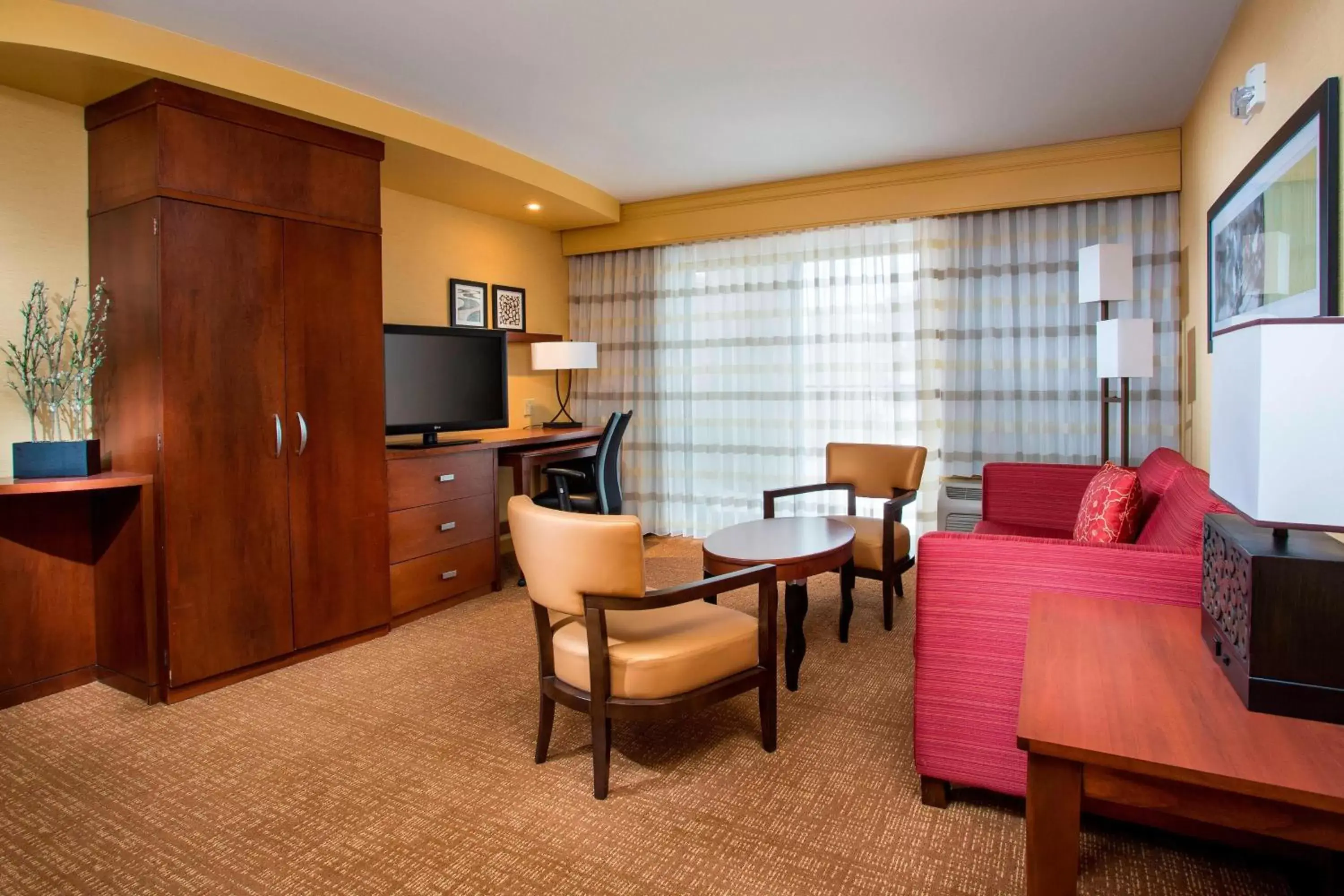 Living room, Seating Area in Courtyard by Marriott Peoria