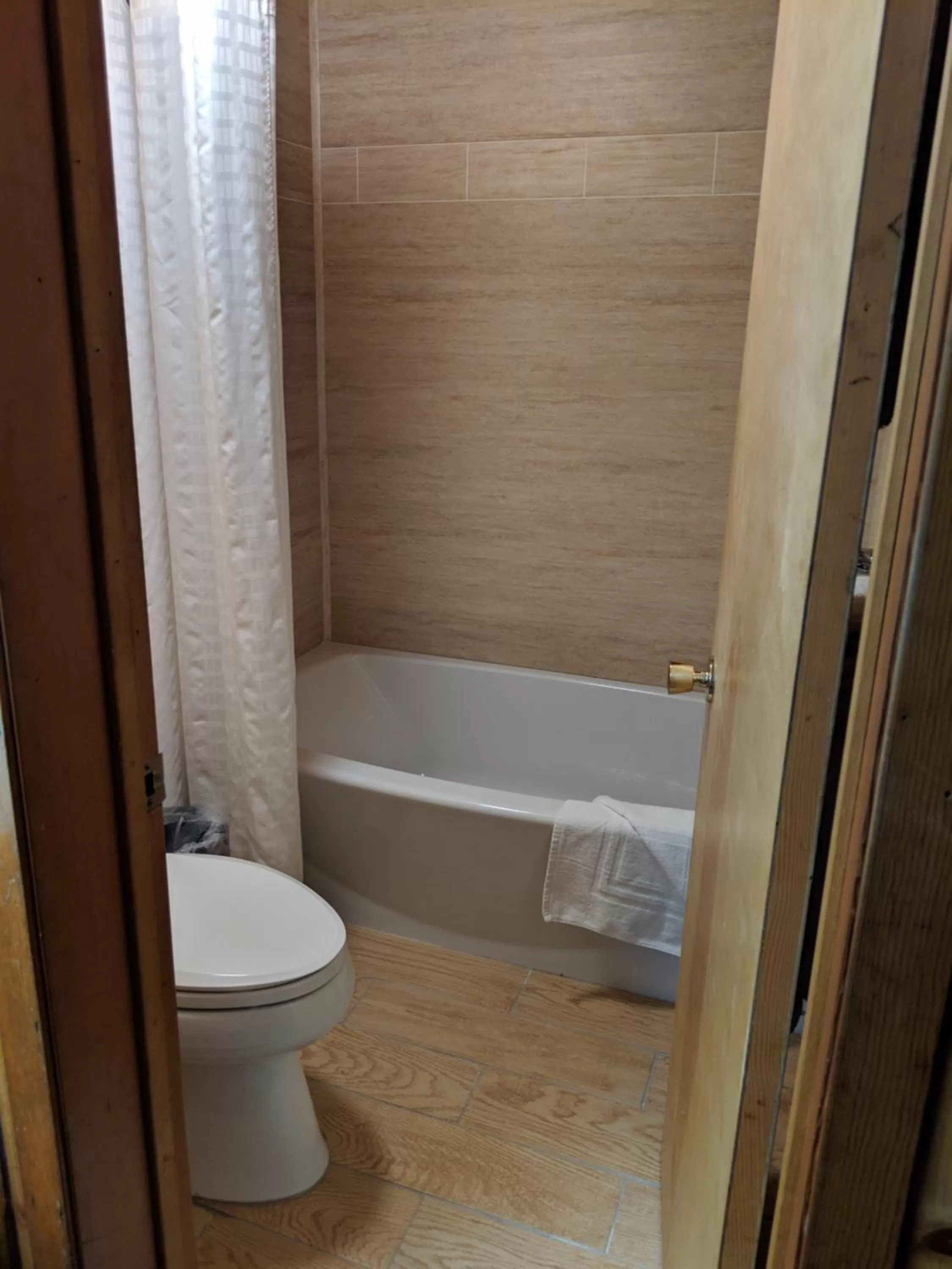 Shower in The Pines Resort & Conference Center