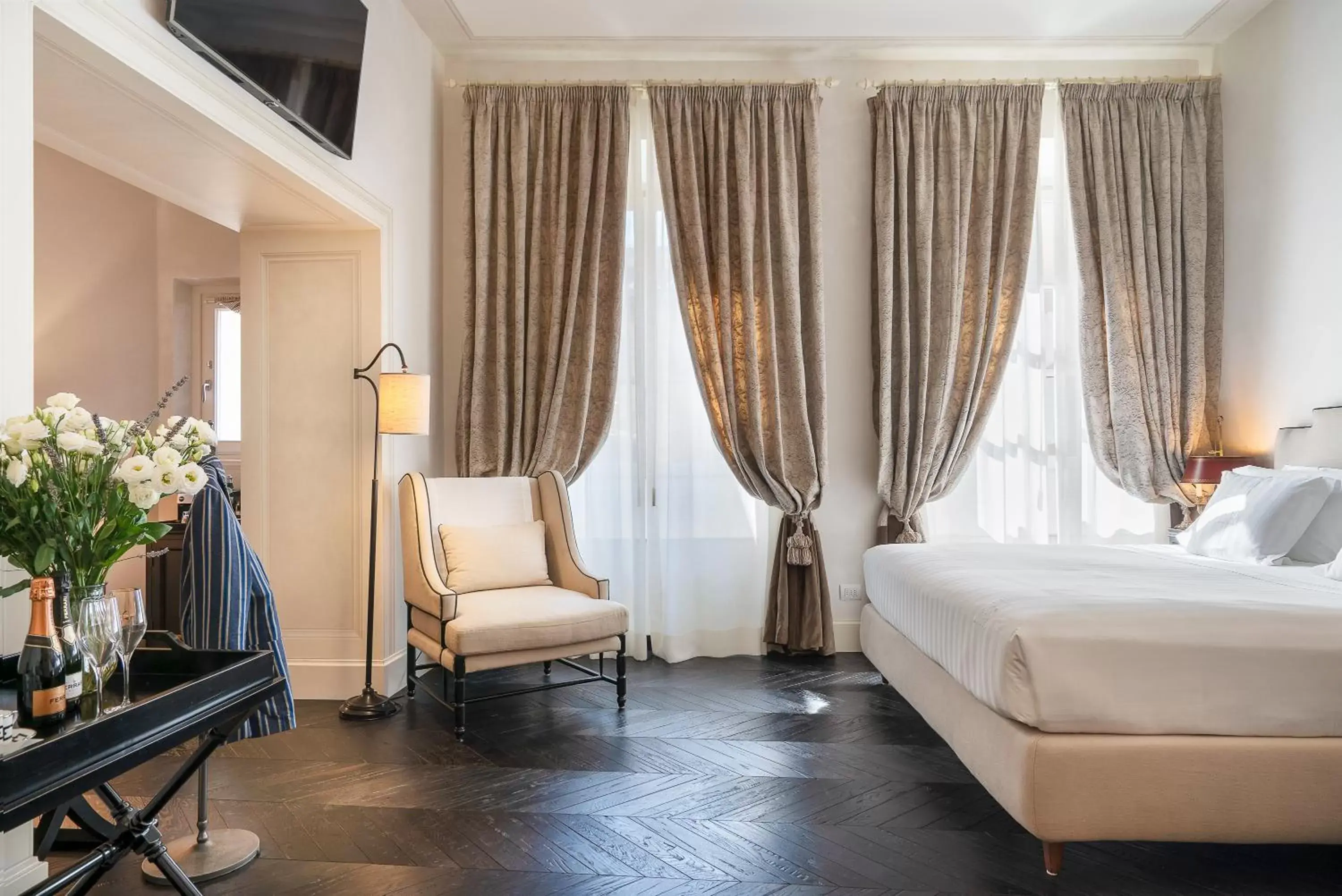 Photo of the whole room in Corte Calzaiuoli Elegant Suites