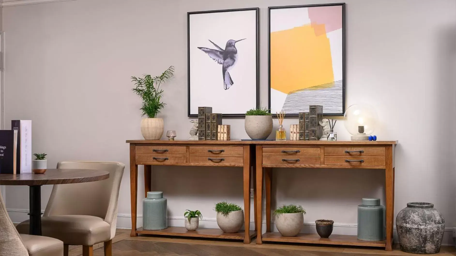 Lounge or bar in voco Oxford Spires by IHG Lounge or bar in voco Oxford Spires by IHG