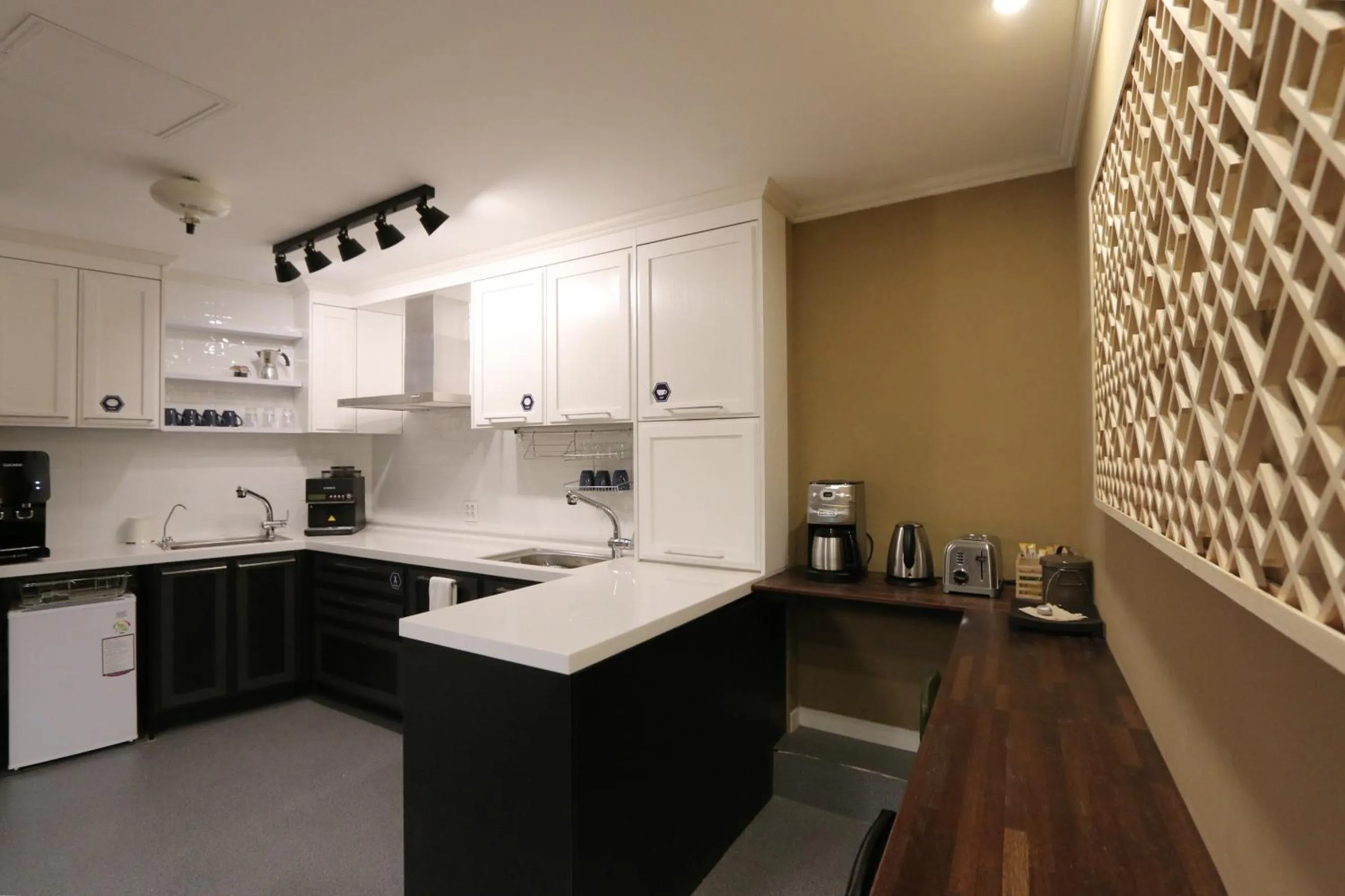 Kitchen or kitchenette in Blueboat Hostel Gyeongju