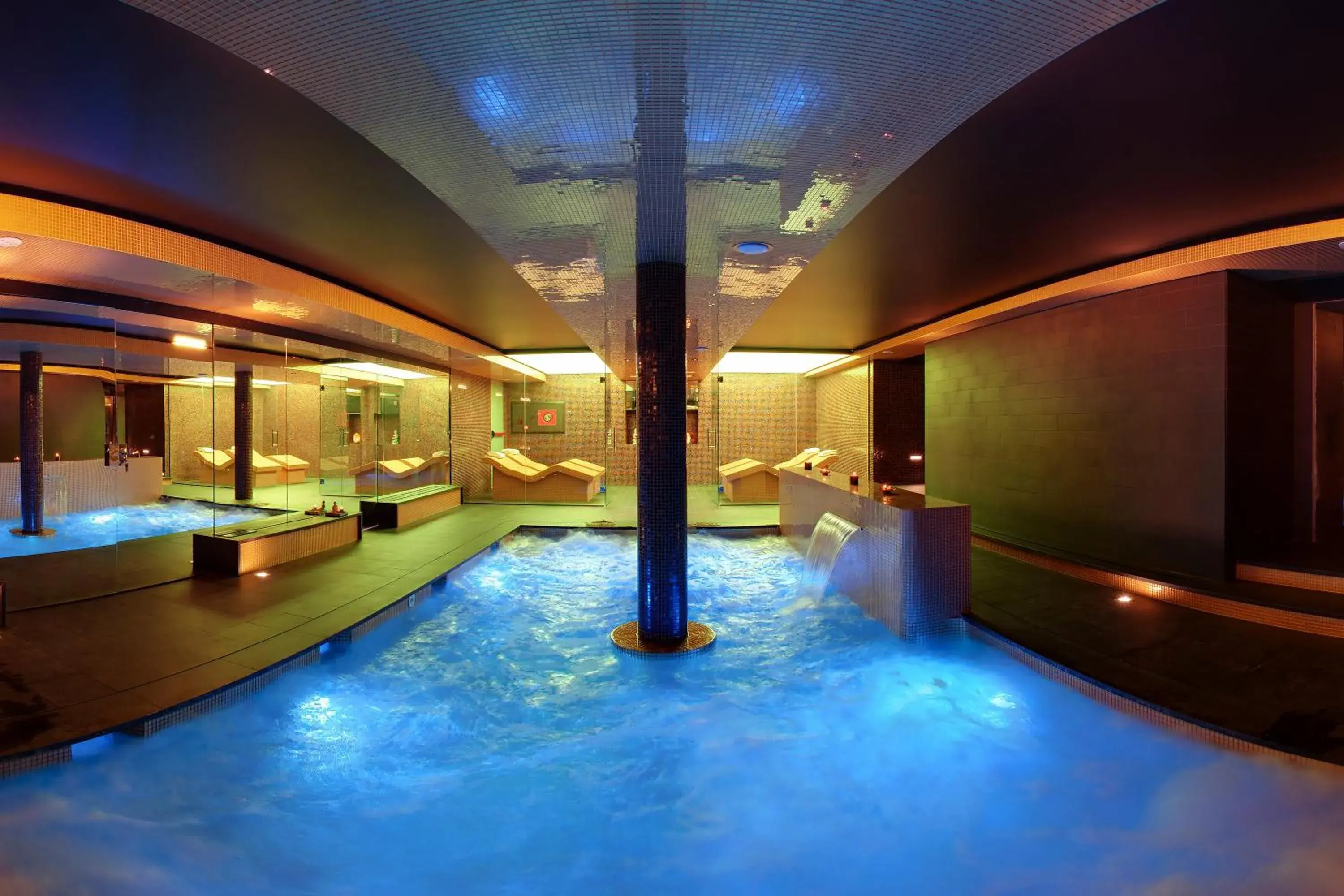 Spa and wellness centre/facilities, Swimming Pool in Cosmopolita Hotel-Boutique