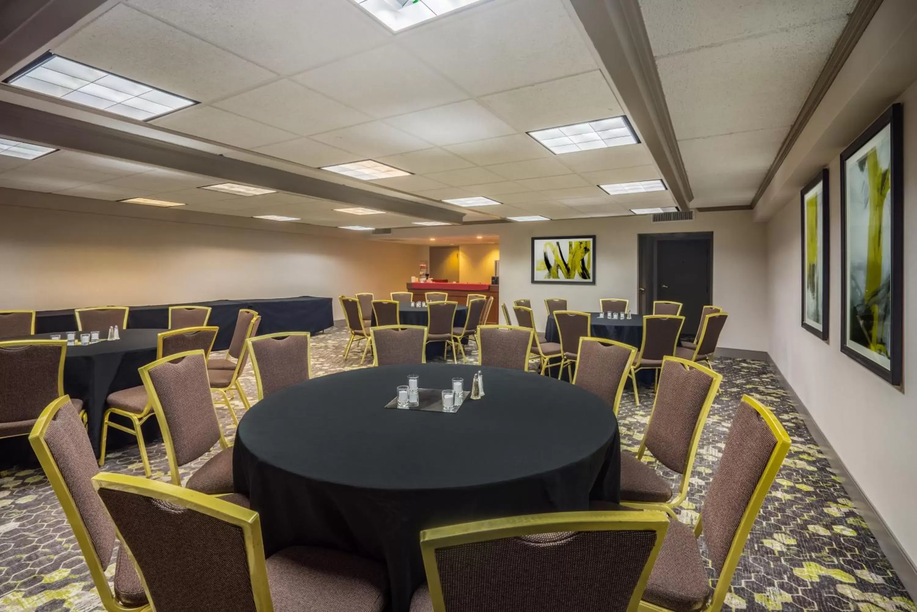 Meeting/conference room in enVision Hotel & Conference Center Mansfield-Foxboro