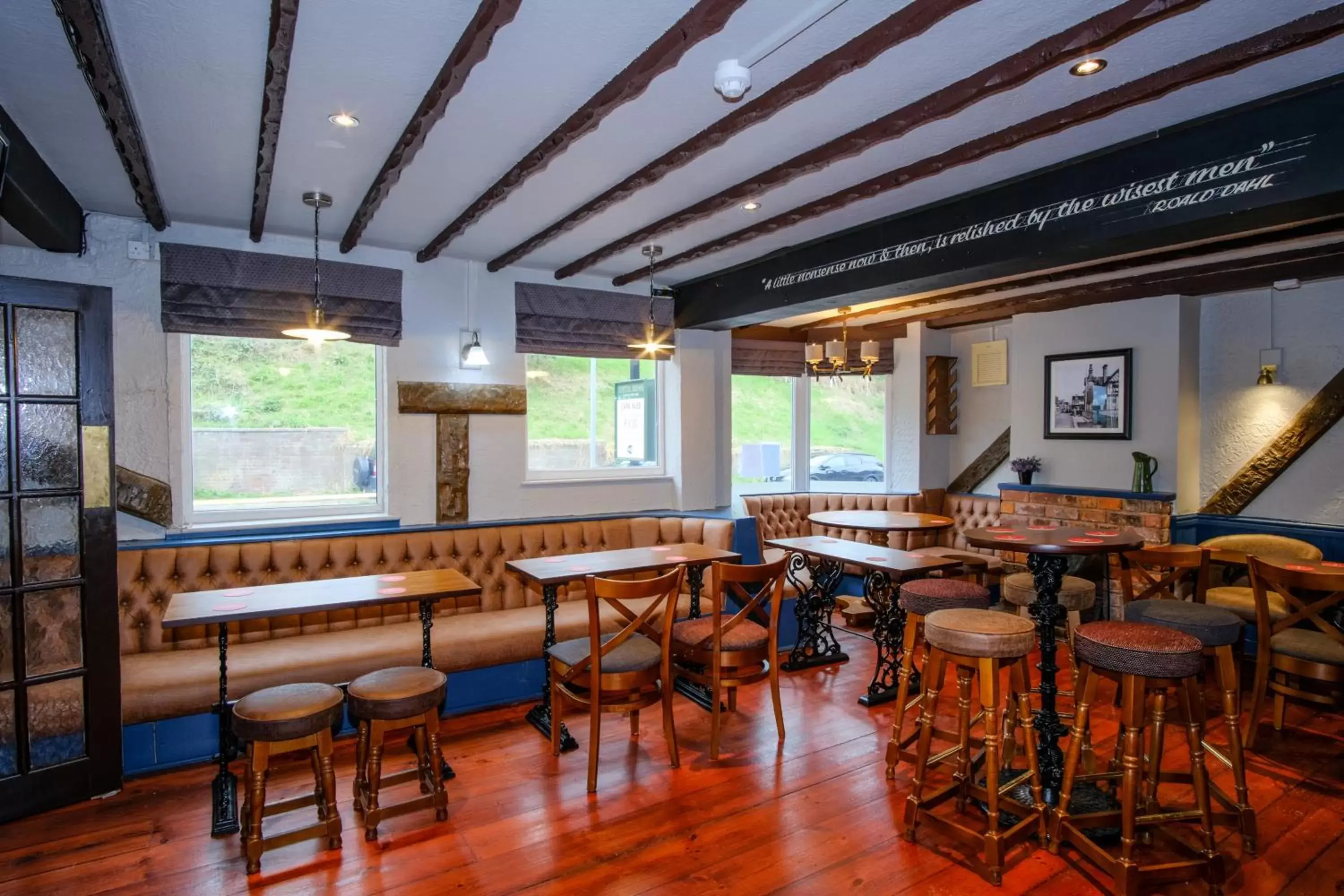 Lounge or bar, Restaurant/Places to Eat in SPITTAL BROOK