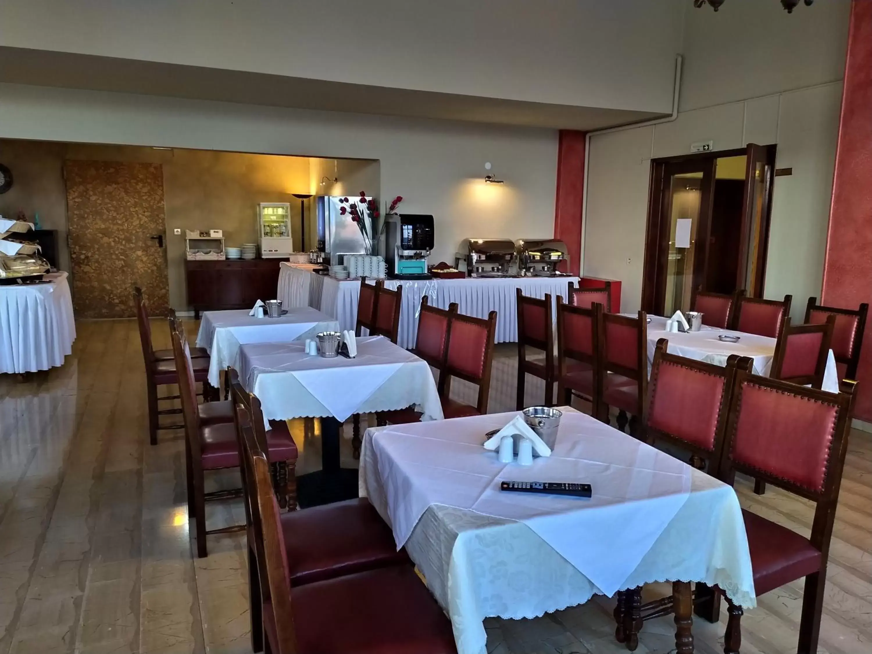 Restaurant/Places to Eat in Hotel Atlantis