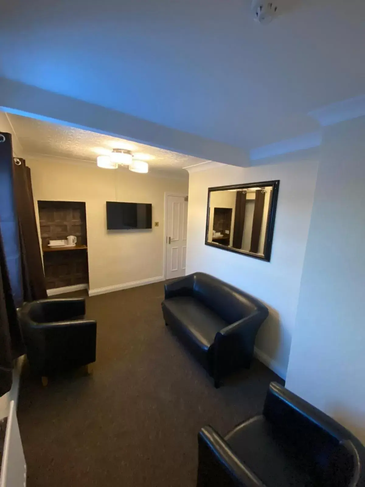 Bedroom, Seating Area in The Redwell Inn