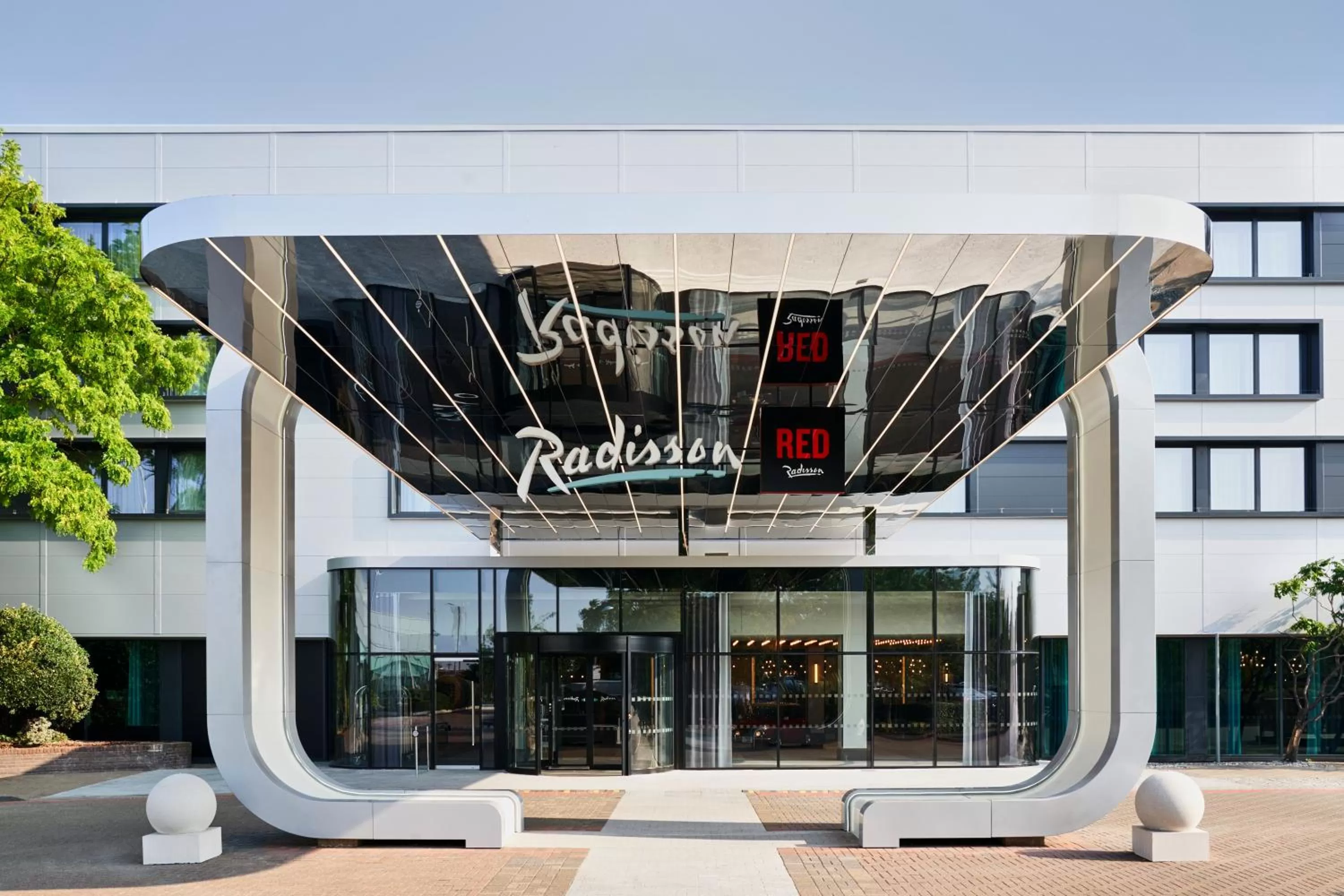 Facade/entrance in Radisson Hotel and Conference Centre London Heathrow