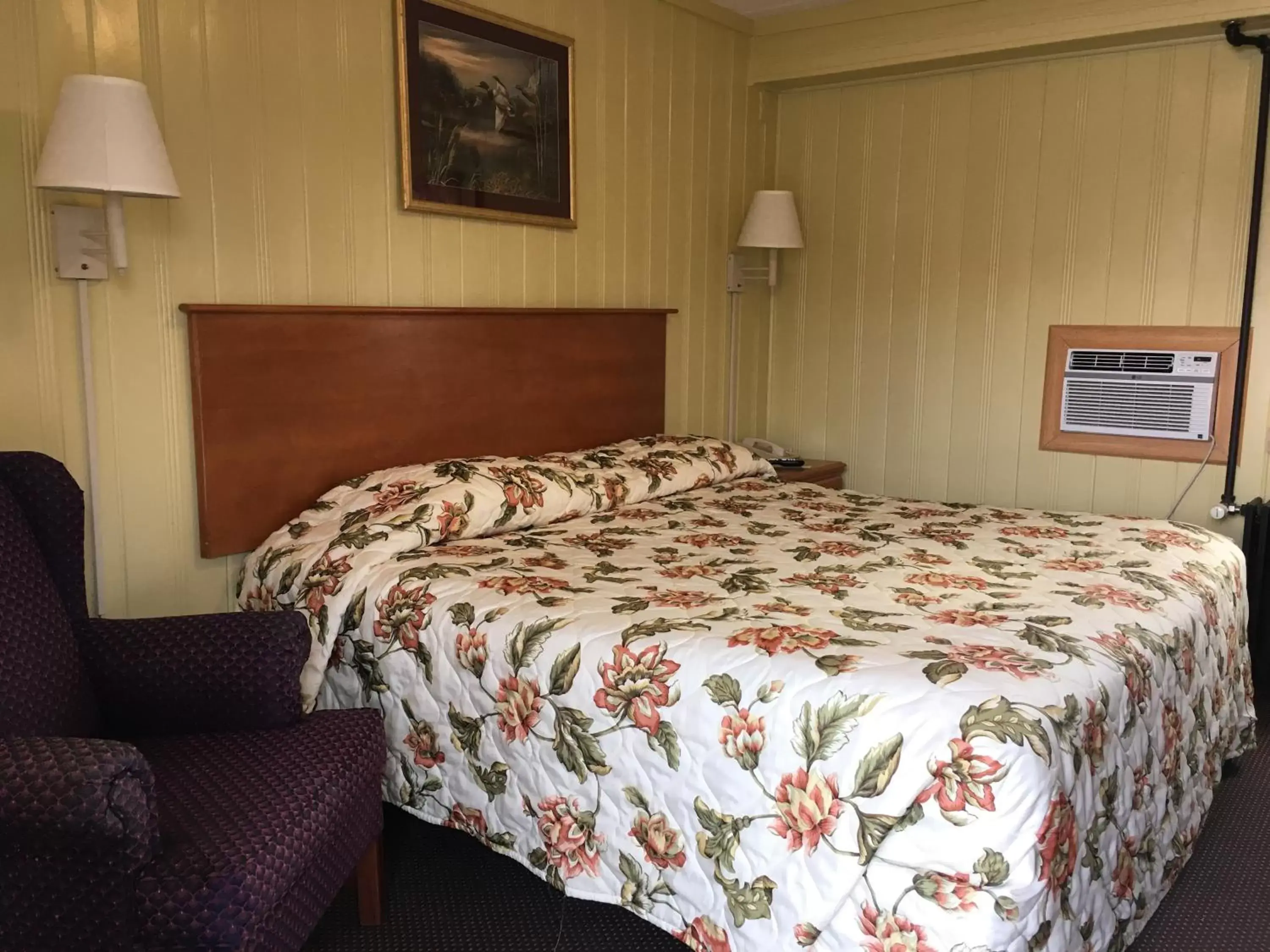 Bed in Pine Ridge Motel