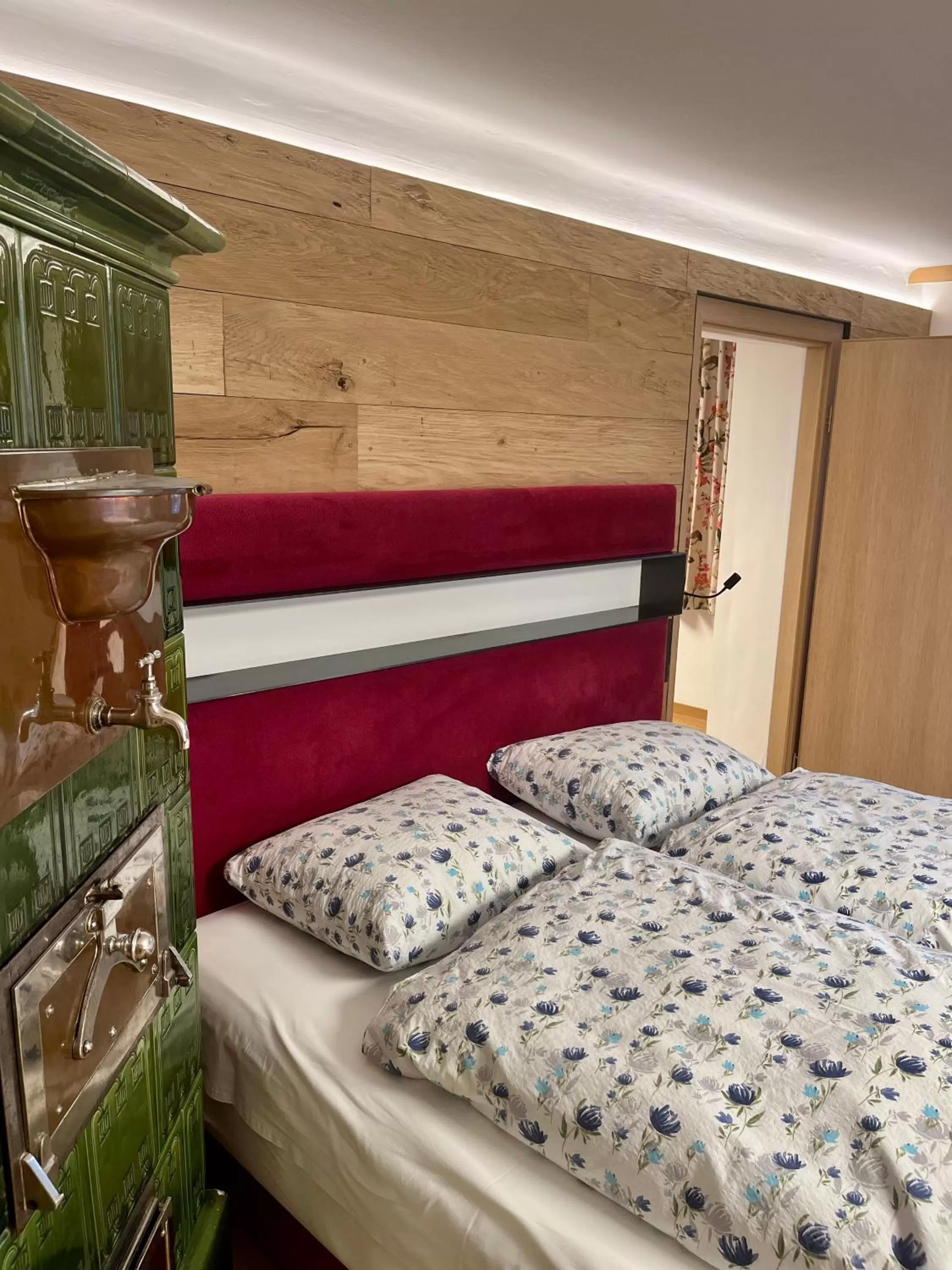 Bed in Pension Sommerauer