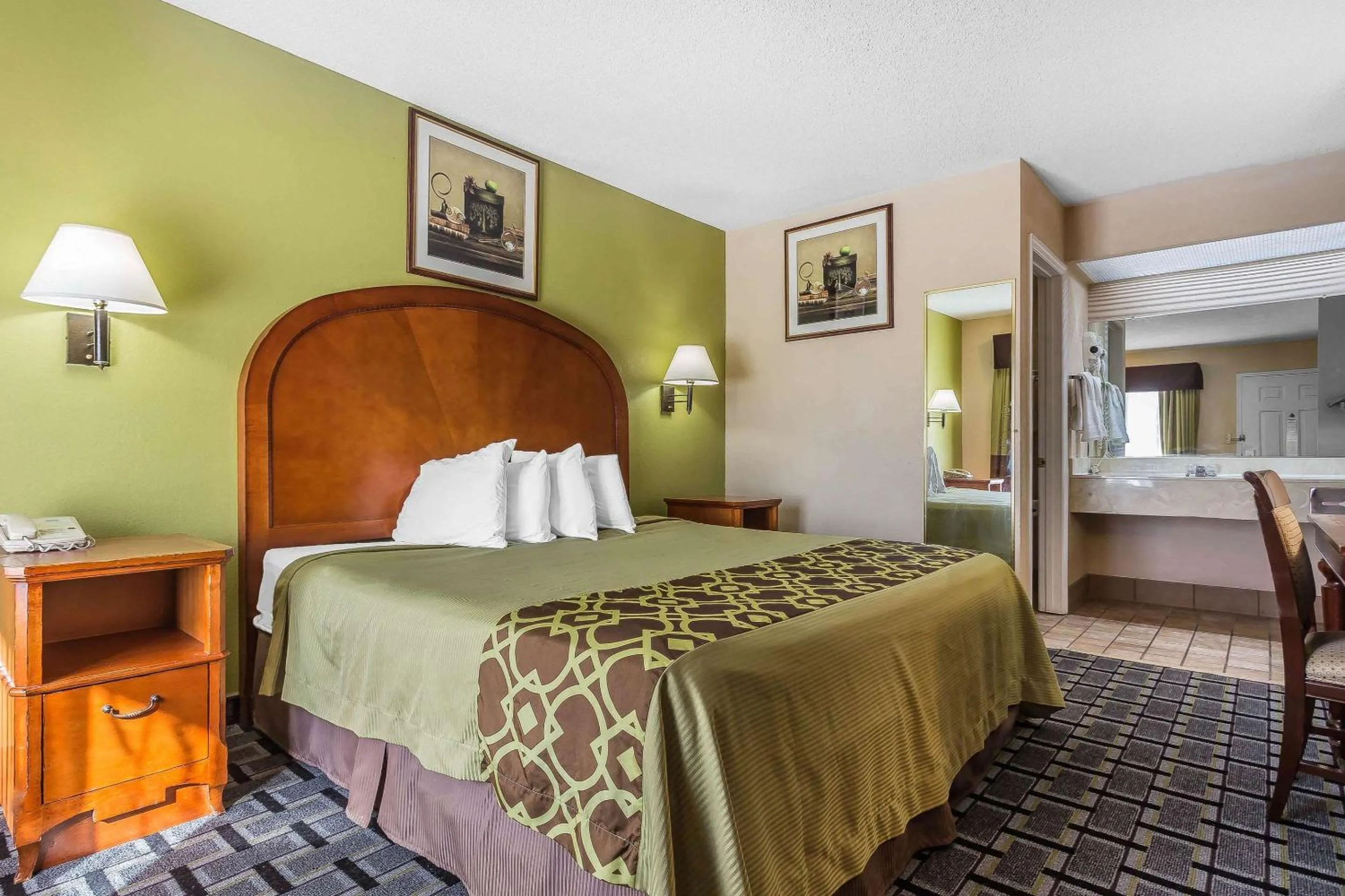 Photo of the whole room, Bed in Rodeway Inn Augusta South