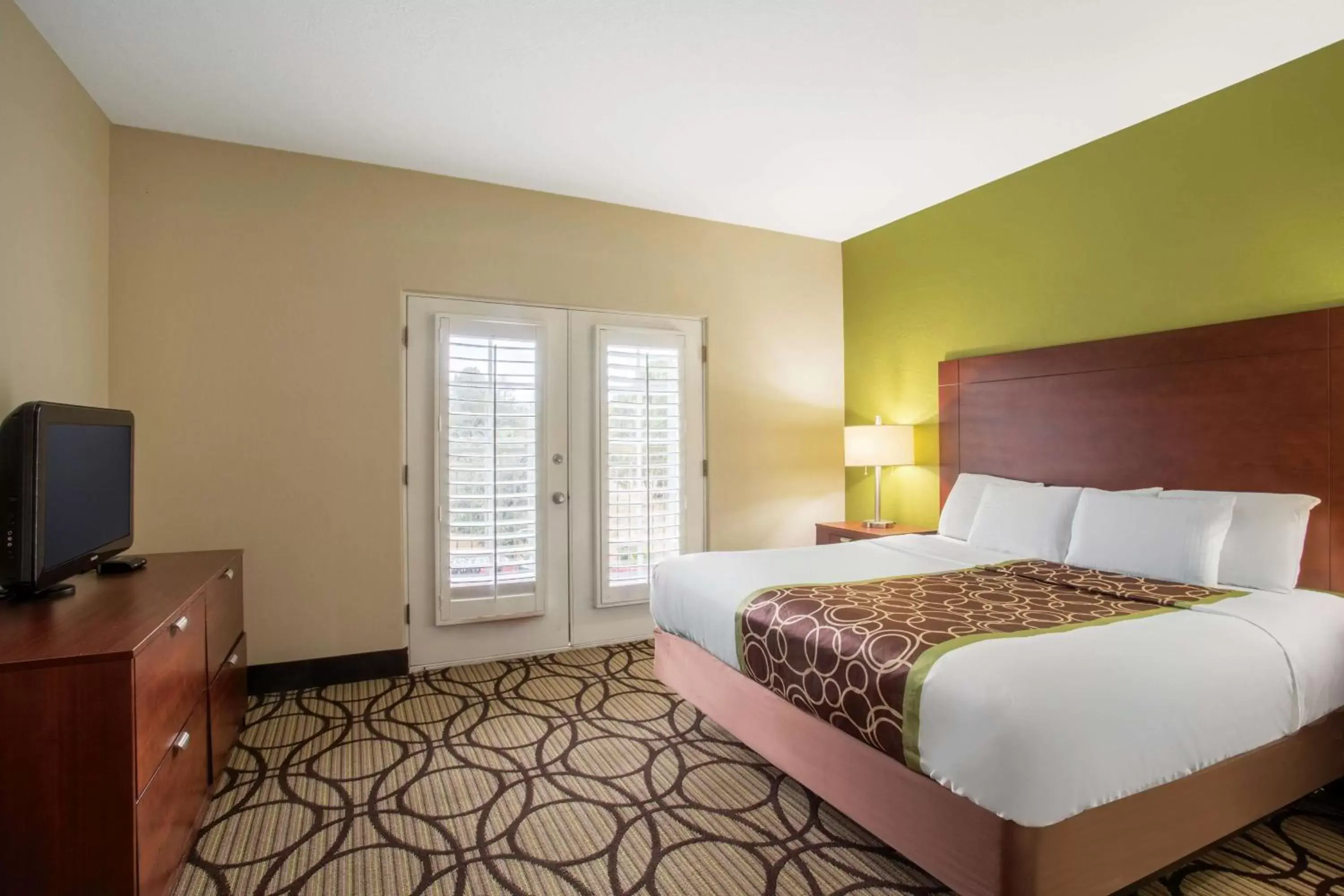 Photo of the whole room, Bed in La Quinta by Wyndham Conference Center Prescott