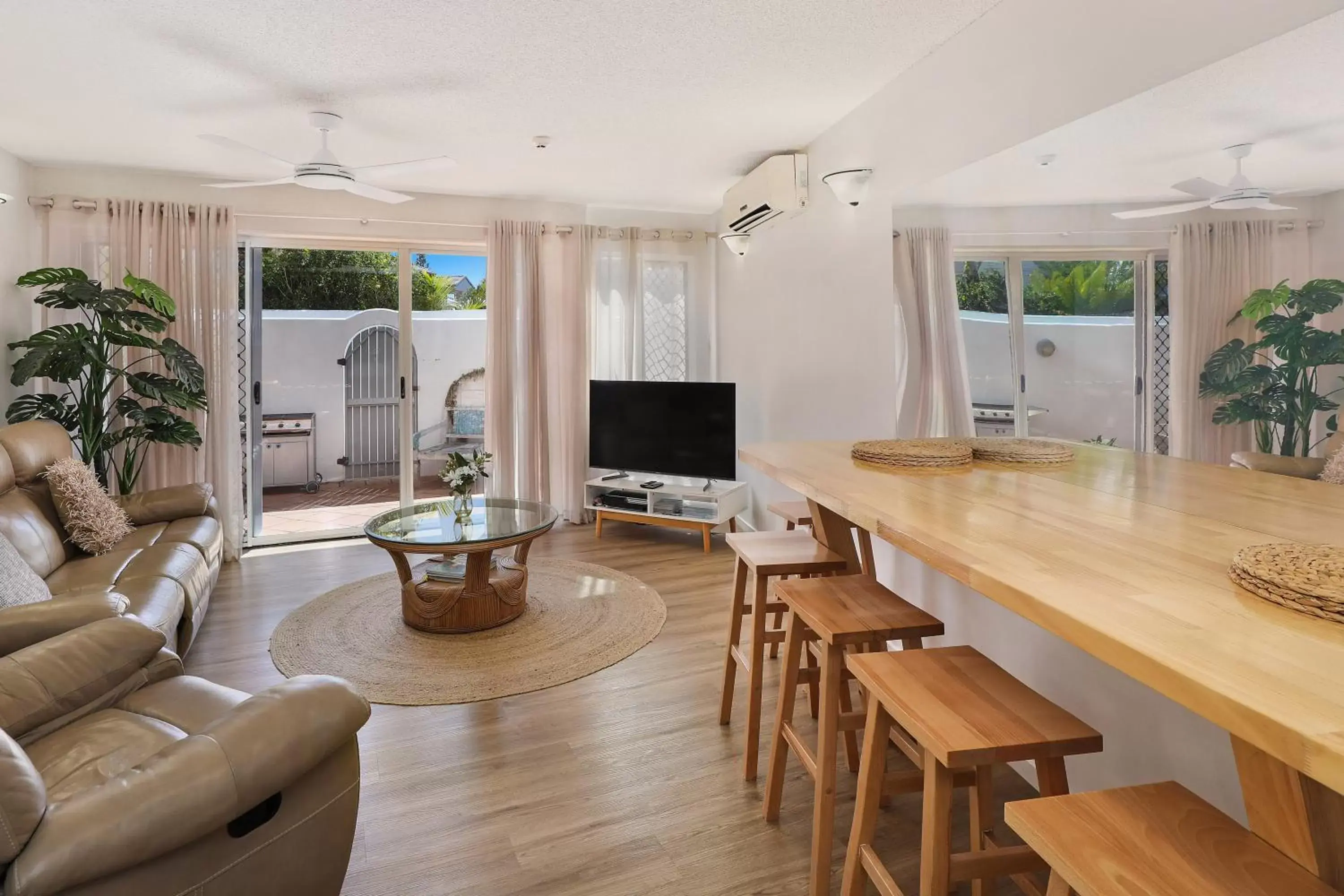 Living room, Seating Area in Beachside Resort Kawana Waters