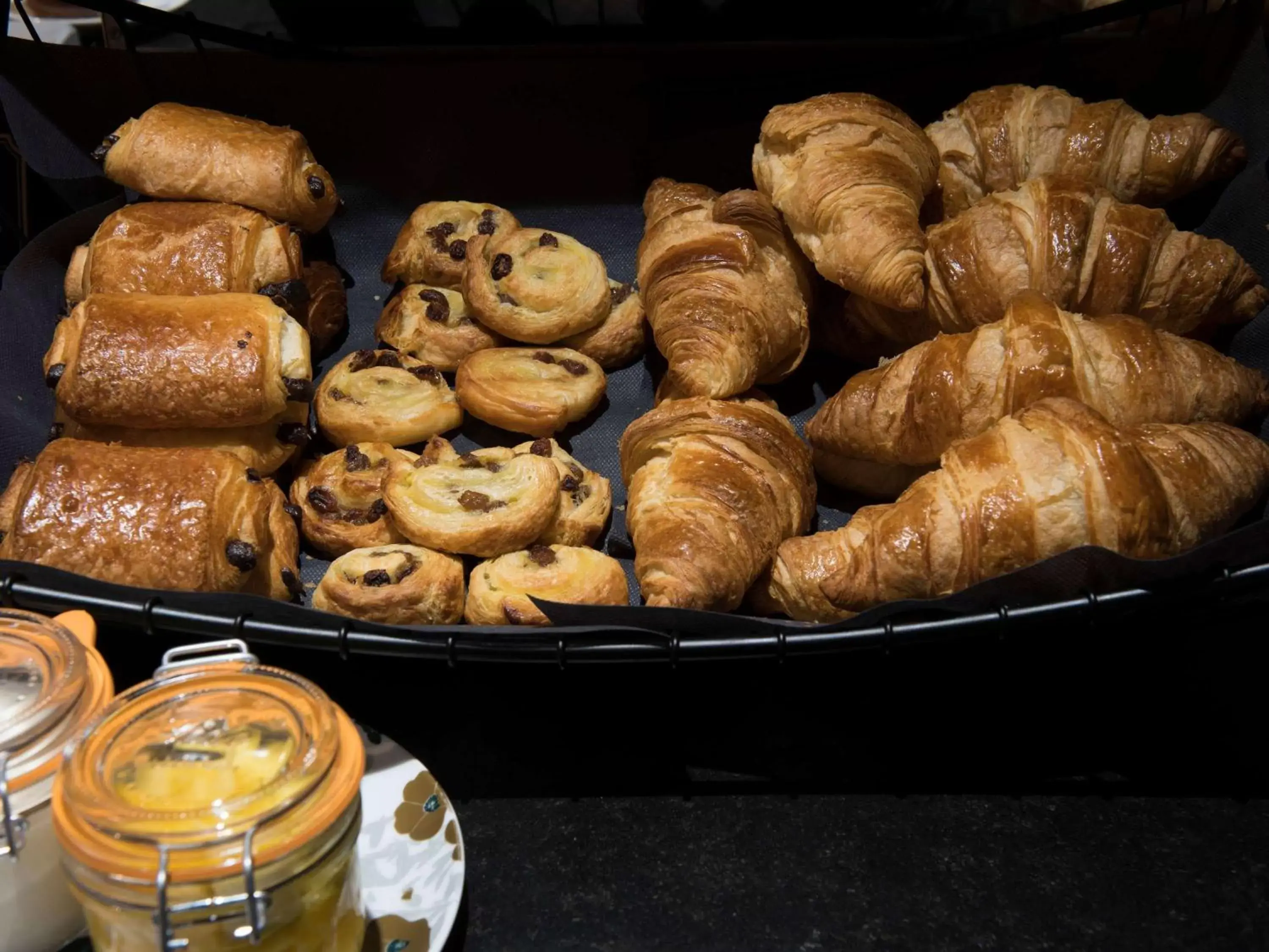 Breakfast, Food in Hôtel Mercure Paris Suresnes Longchamp