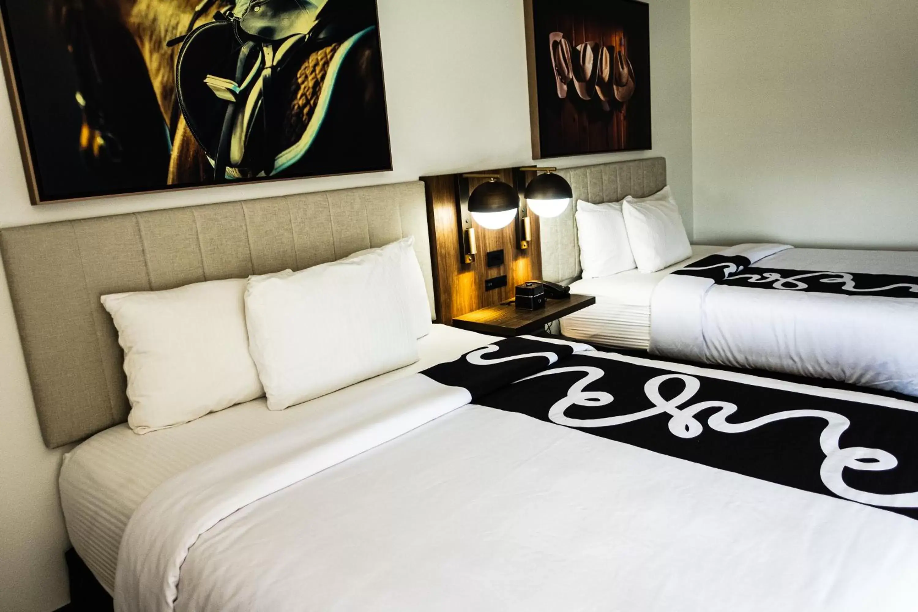 Bed in La Quinta Inn & Suites by Wyndham Pharr RGV Medical Center