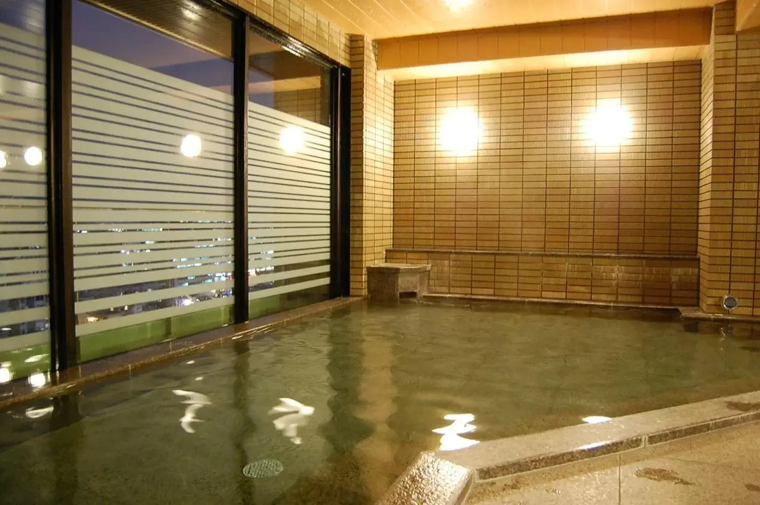 Swimming pool in Hotel Route-Inn Kanazawa Ekimae