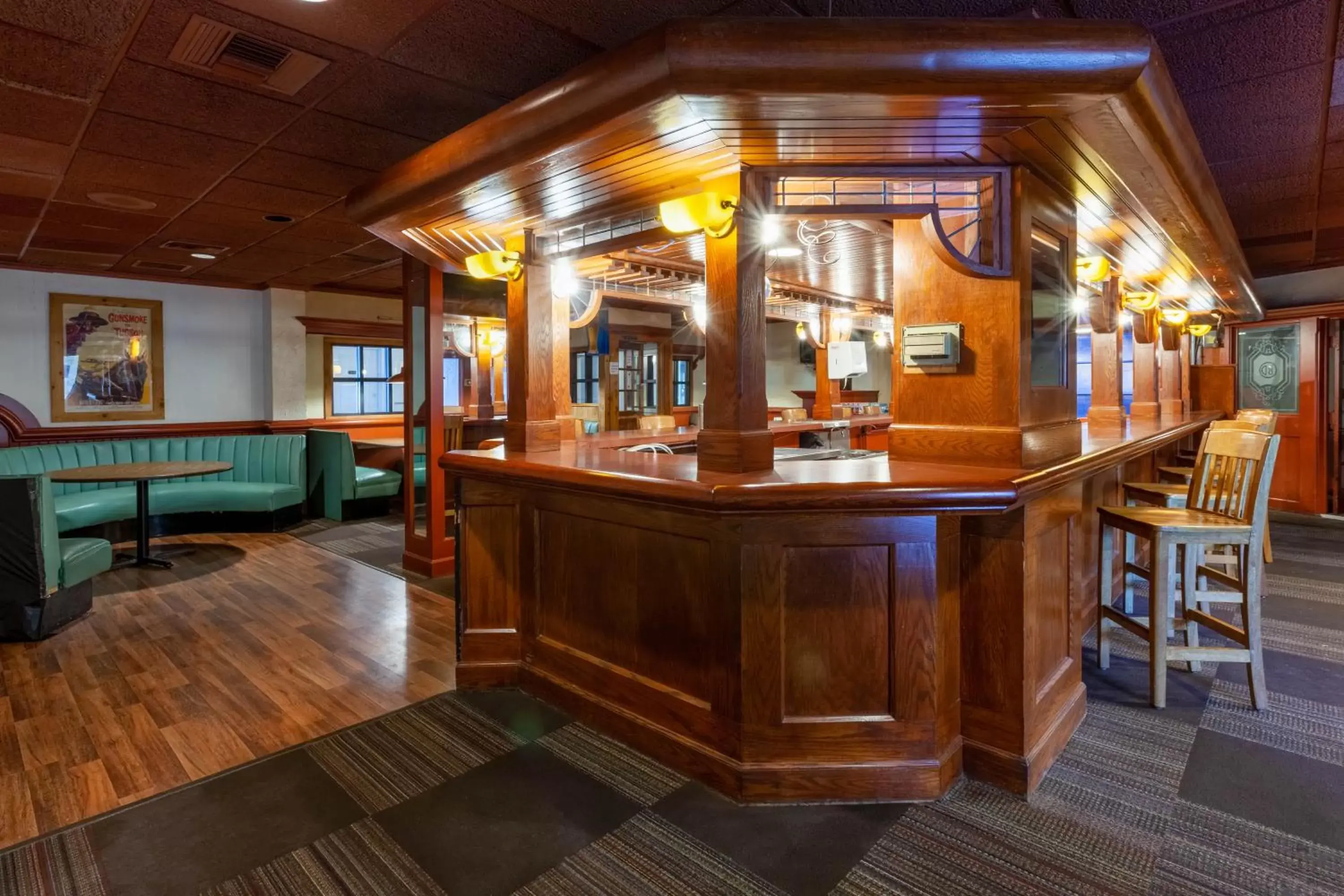 Lounge or bar, Lounge/Bar in Days Inn by Wyndham Sandusky Cedar Point