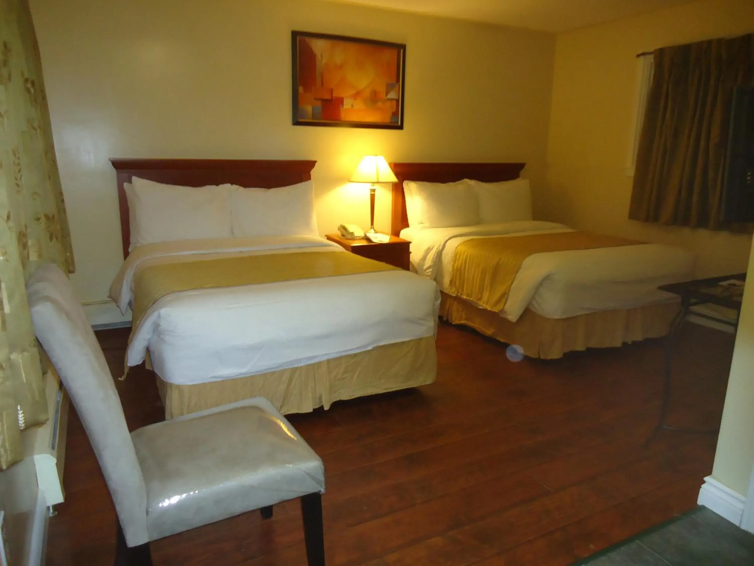 Decorative detail, Bed in Bayside Inn & Waterfront Suites