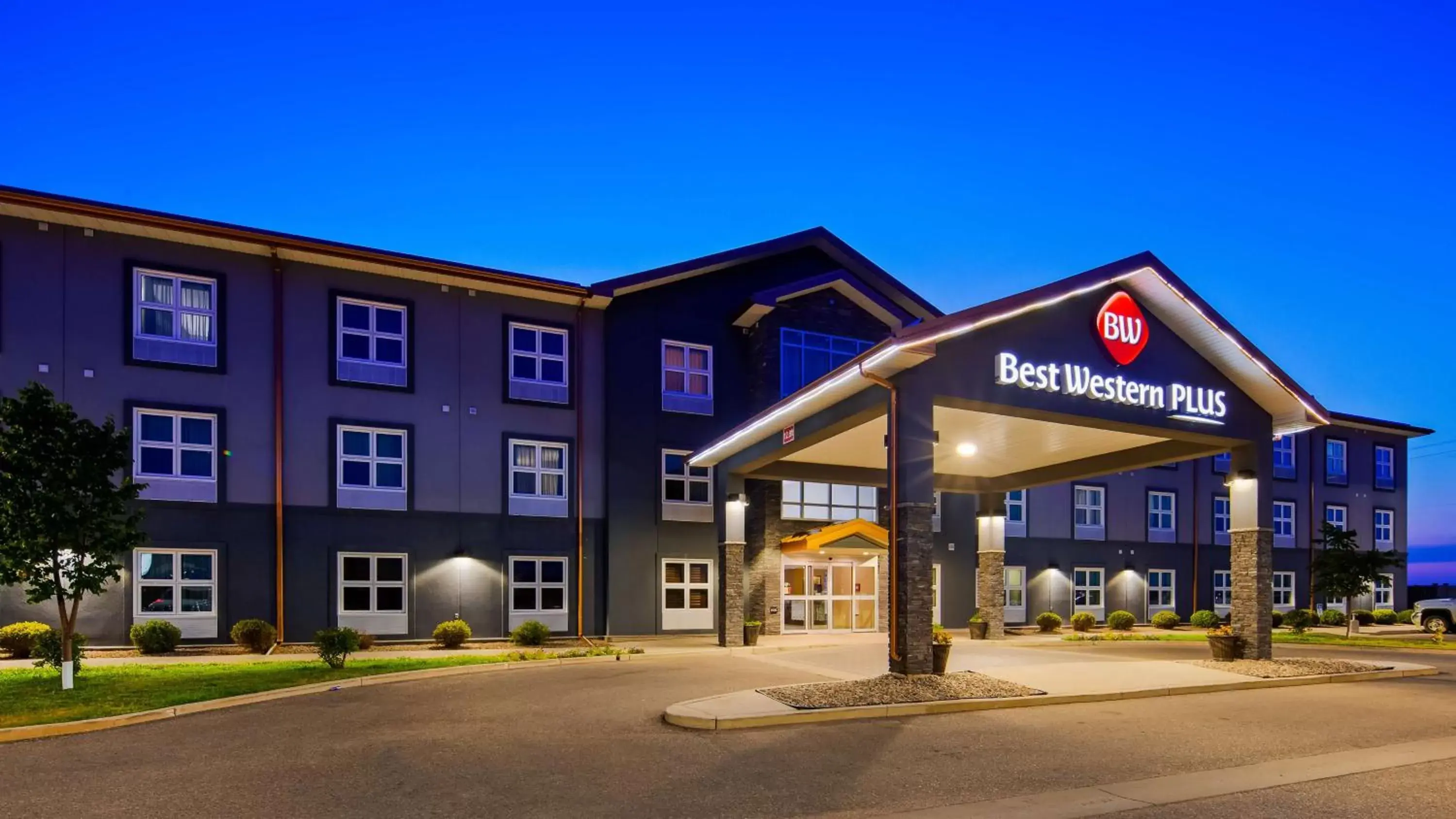 Property Building in Best Western Plus Brandon Inn