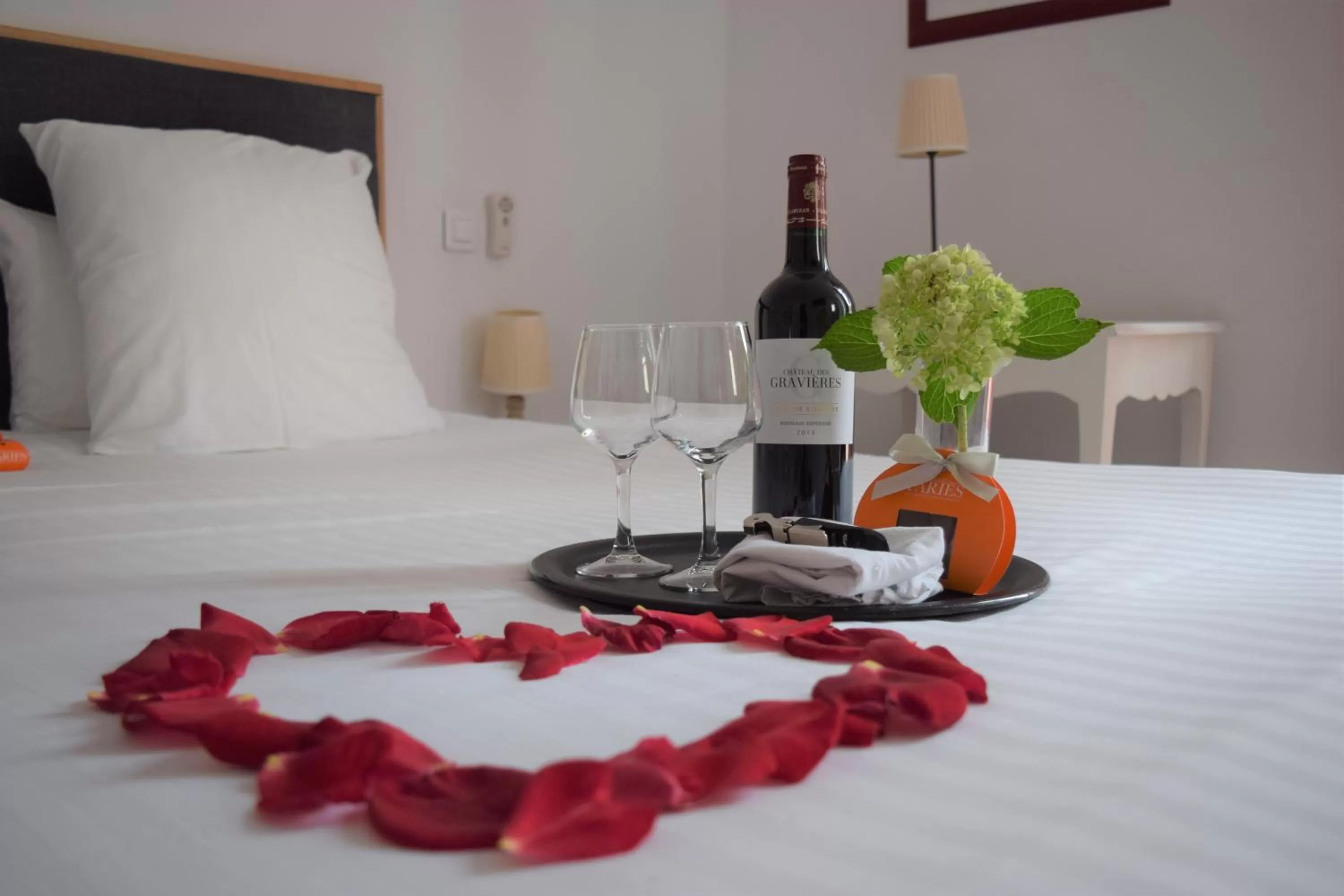 Drinks, Bed in Hôtel & Espace Bien-être La Maison du Lierre