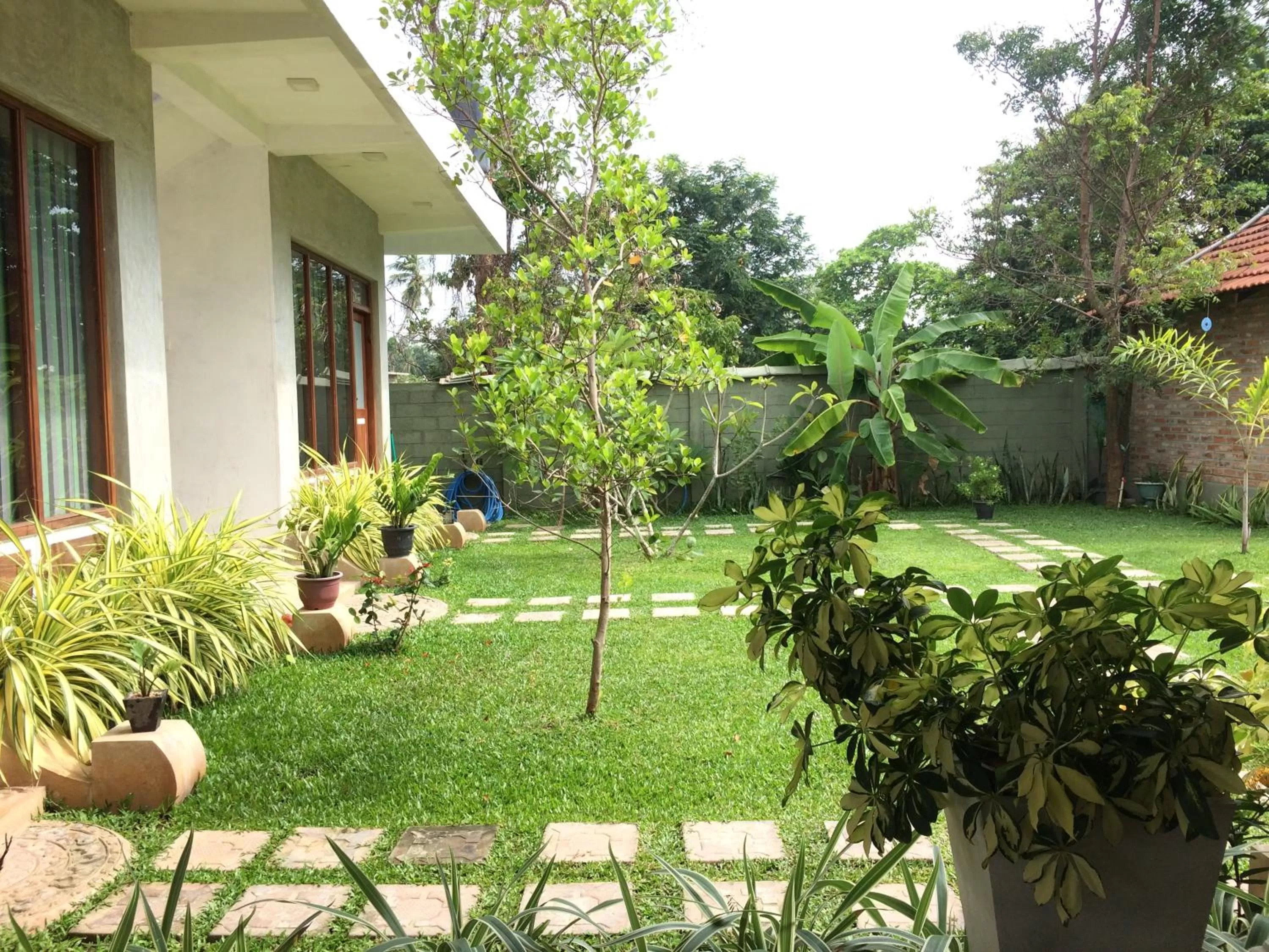 Facade/entrance in Green Wood Villa Negombo