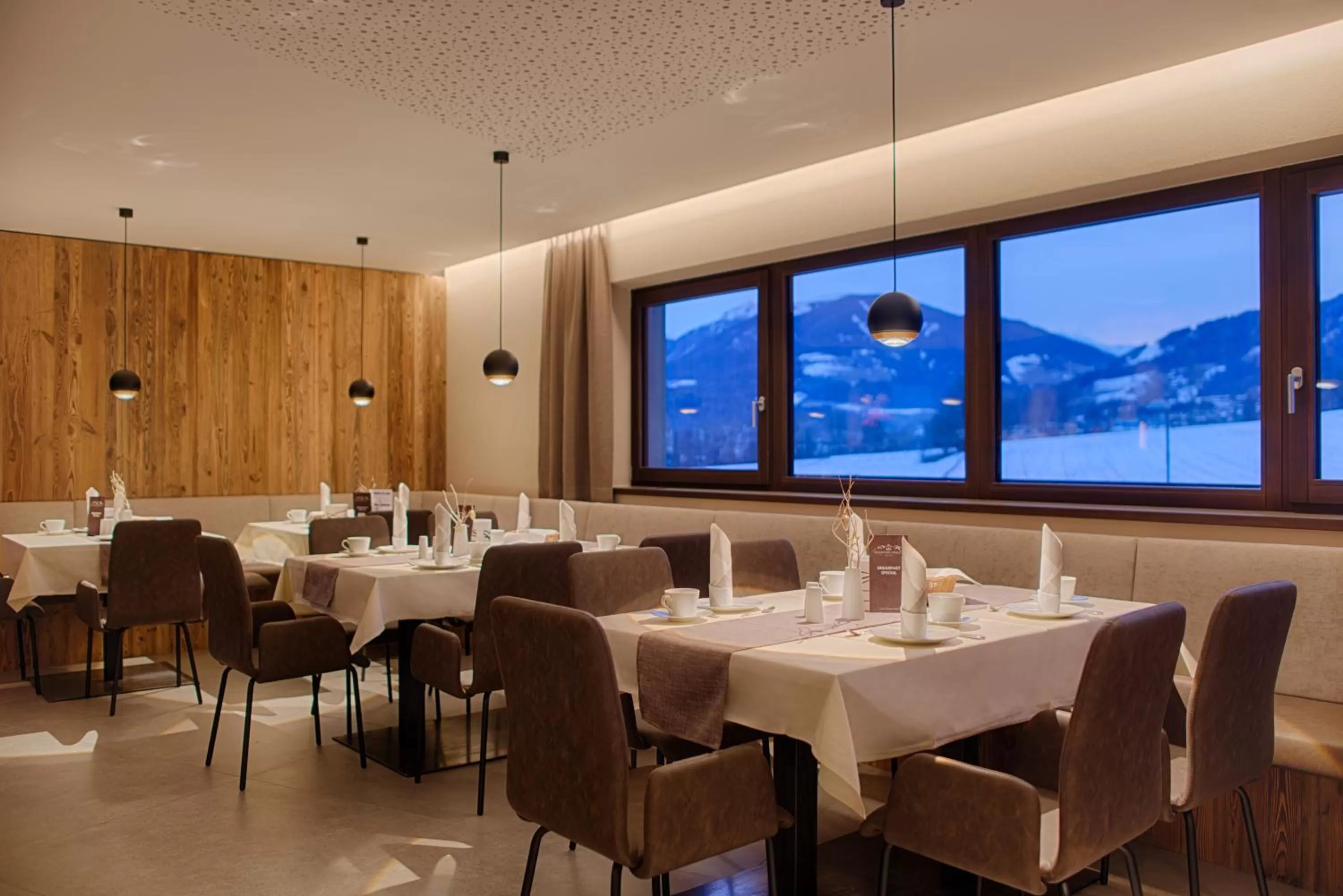 Dining area in K1 Mountain Chalet - Luxury Apartements