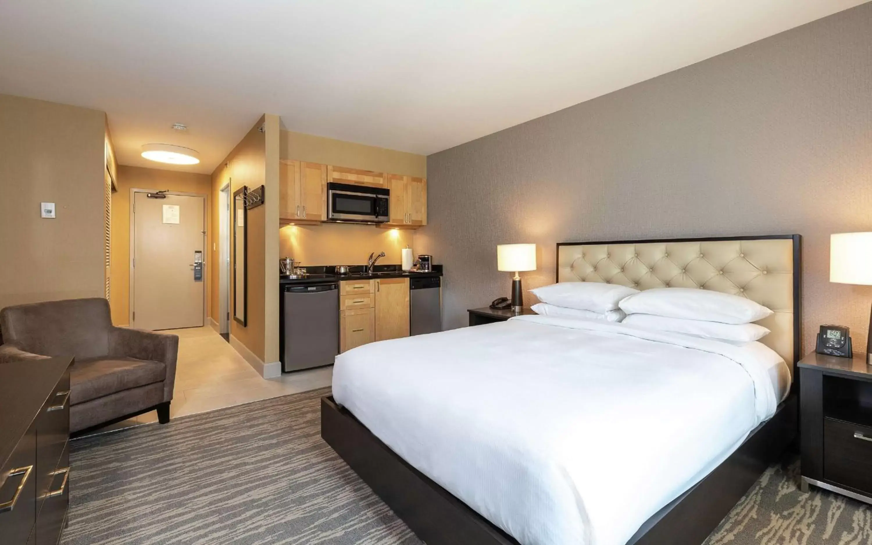 Kitchen or kitchenette, Bed in Hilton Whistler Resort & Spa