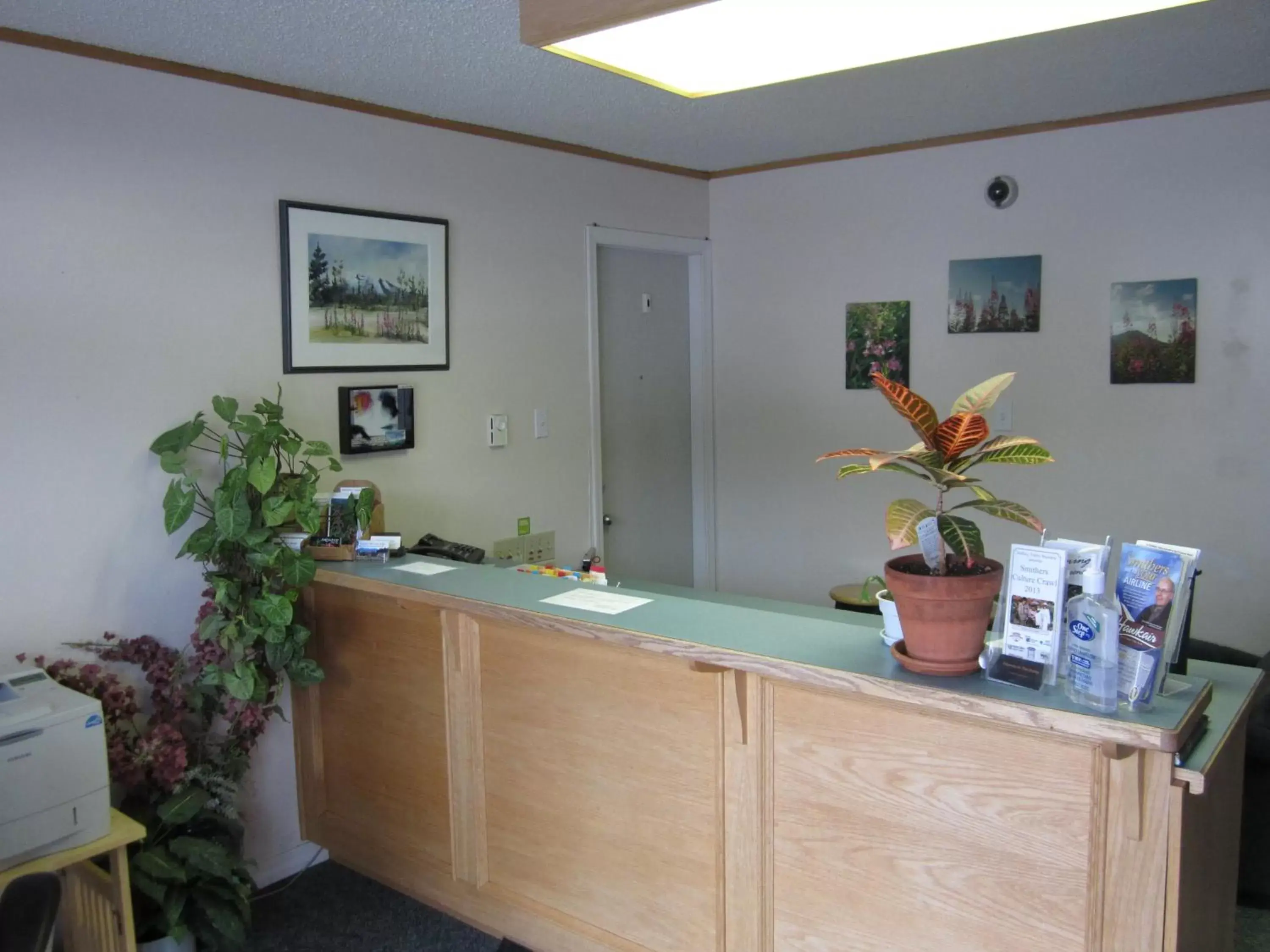 Lobby/Reception in Fireweed Motel