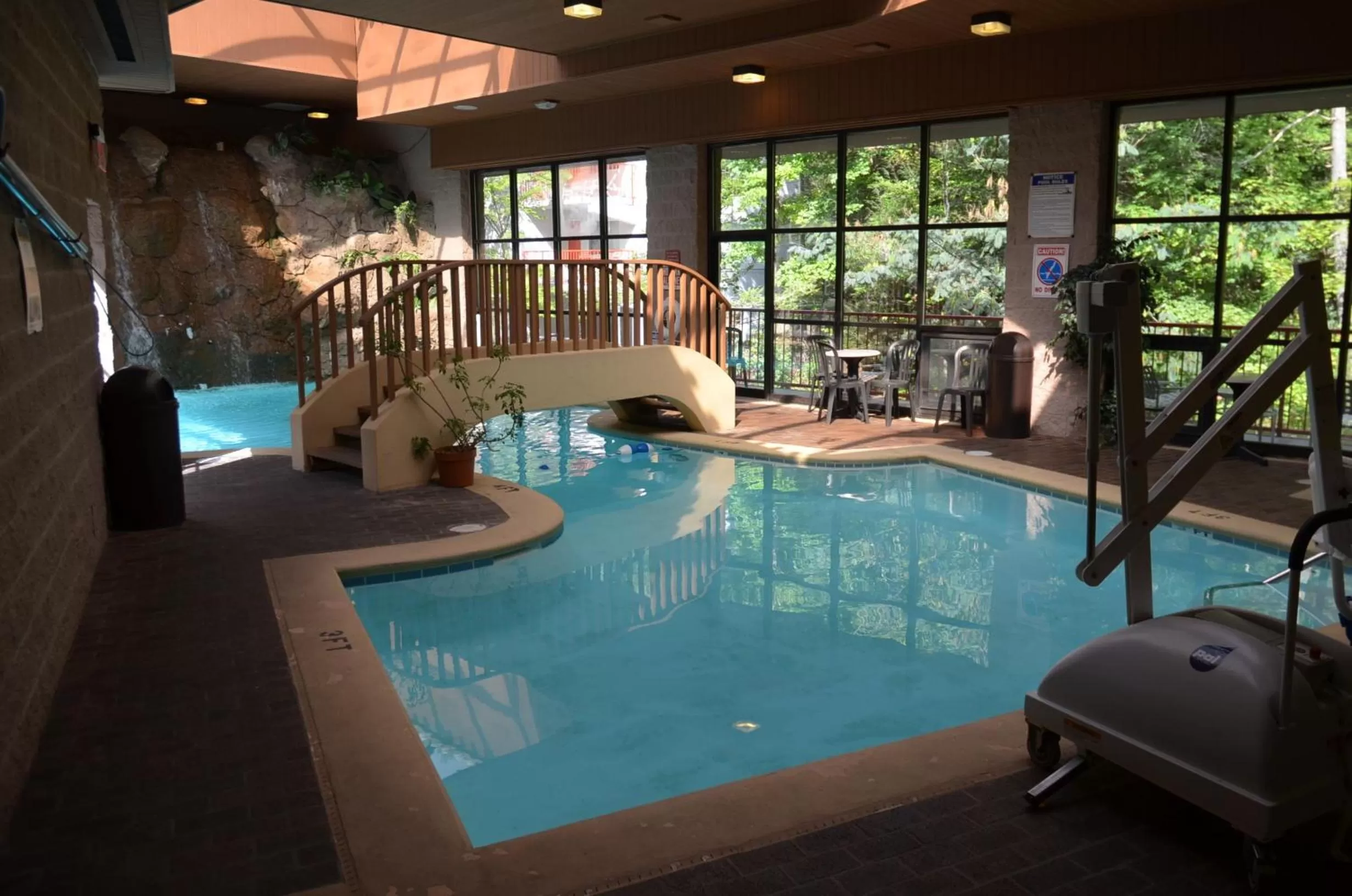 Swimming pool in Zoders Inn and Suites