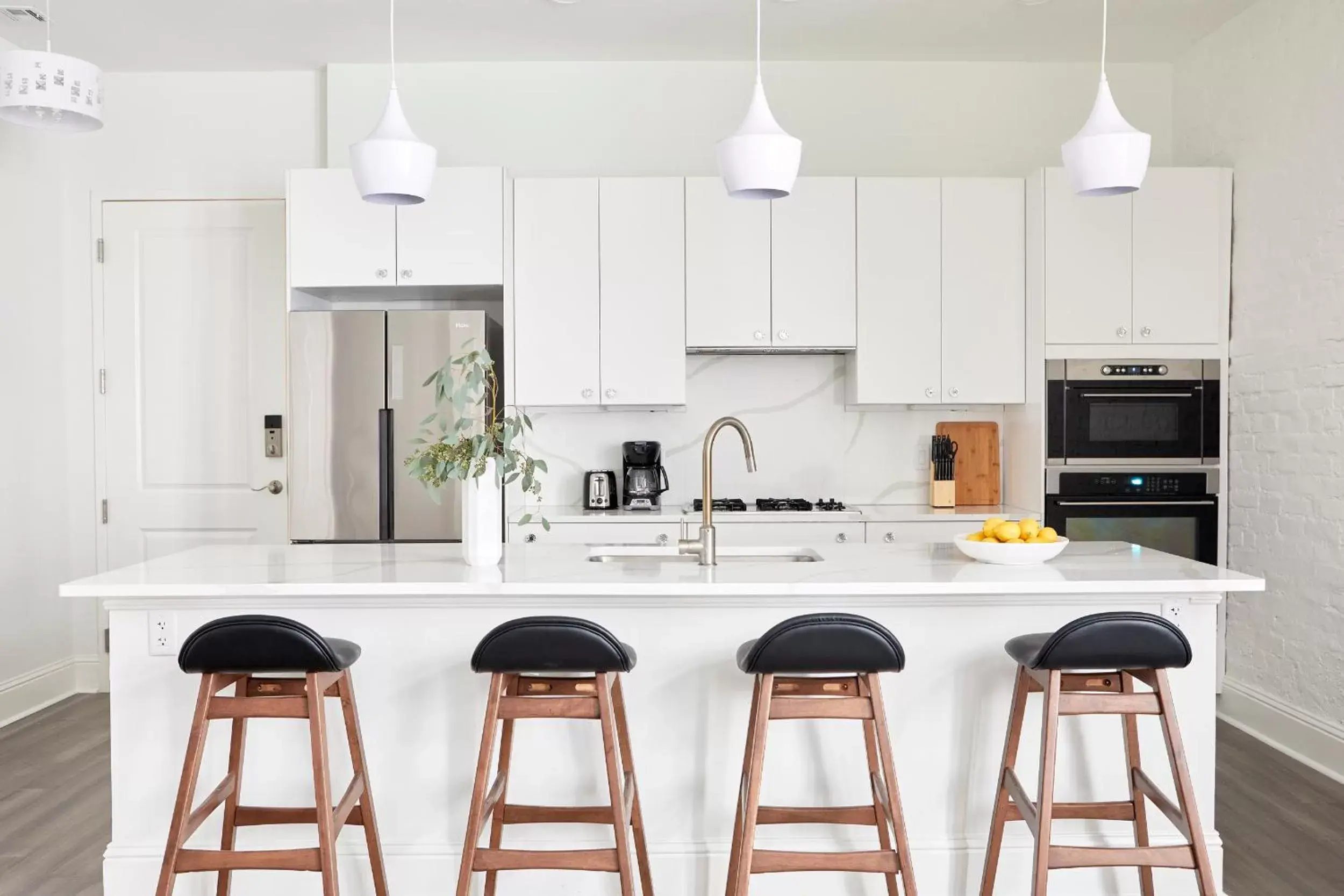 Living room, Kitchen/Kitchenette in Sonder Lafayette Square