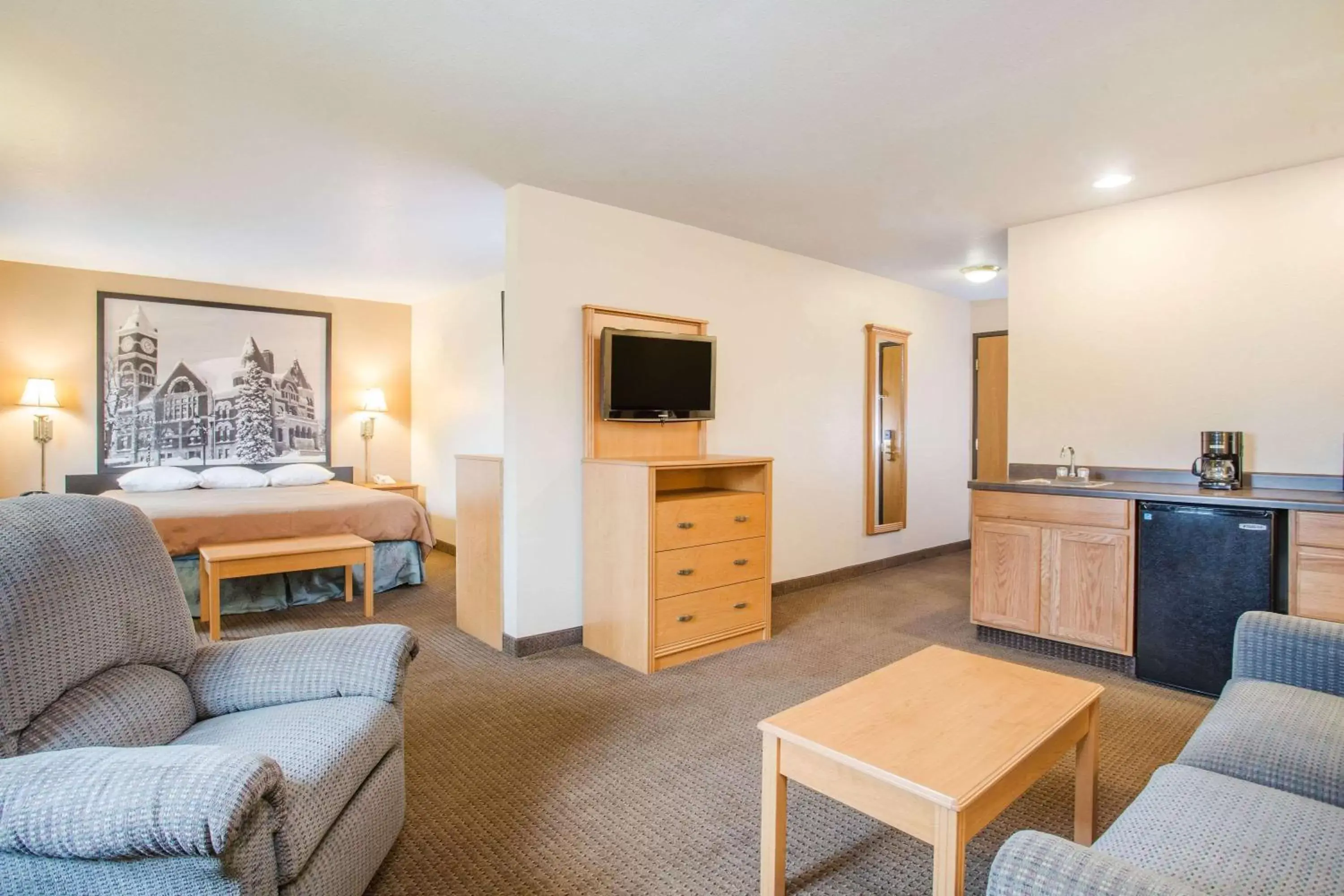 Executive King Suite - Non-Smoking in Super 8 by Wyndham Monroe WI