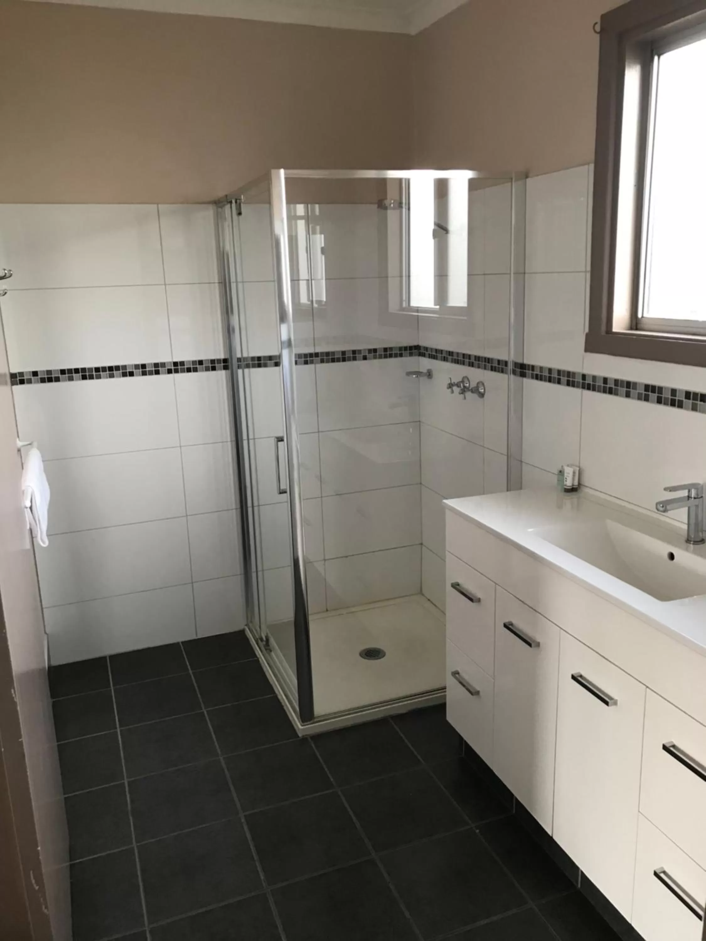 Bathroom in Motel Stawell