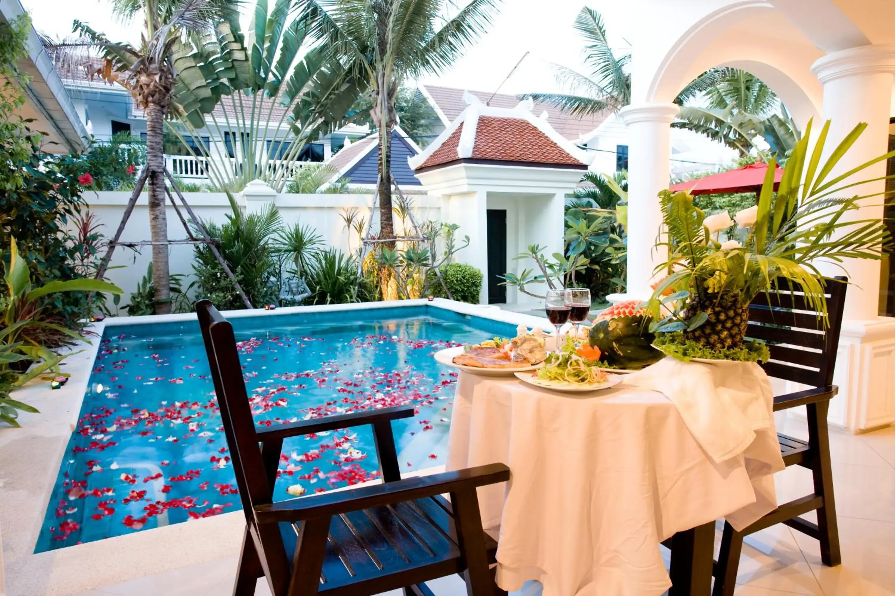 Swimming pool in Palm Grove Resort, Pattaya