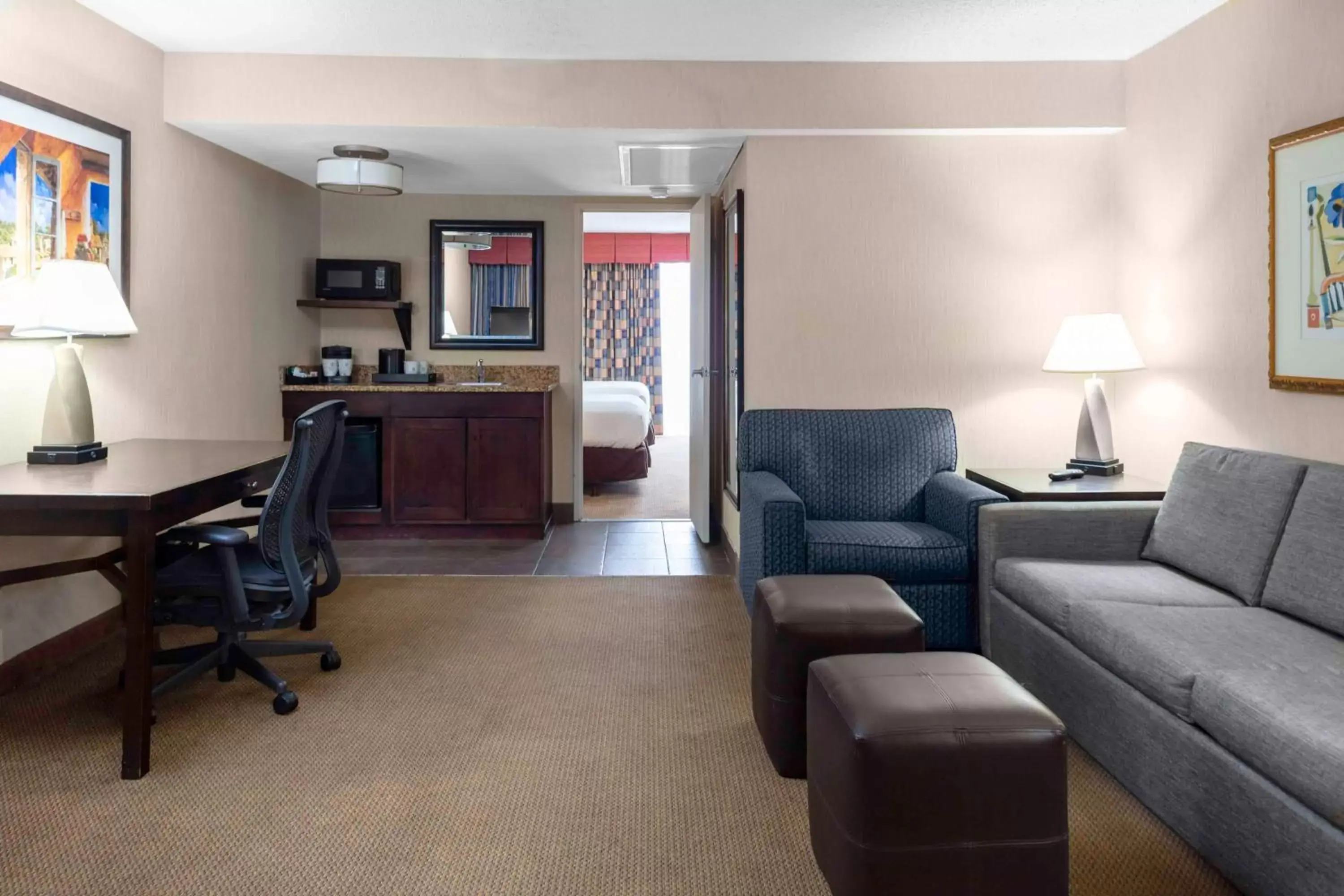 Premium Suite with Two Double Beds in Embassy Suites by Hilton Kansas City Plaza Premium Suite with Two Double Beds in Embassy Suites by Hilton Kansas City Plaza