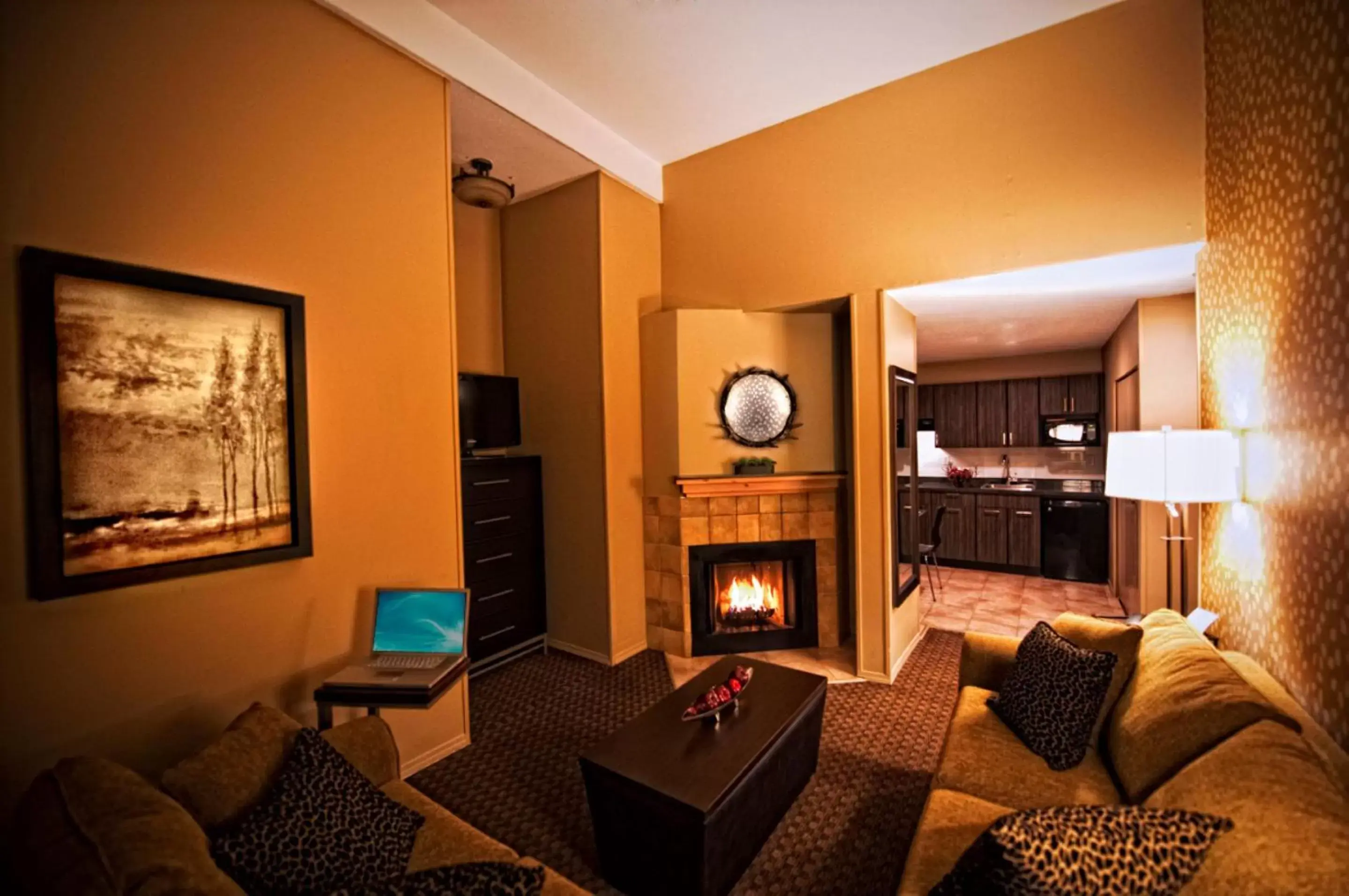 Living room, Seating Area in Executive Inn Whistler