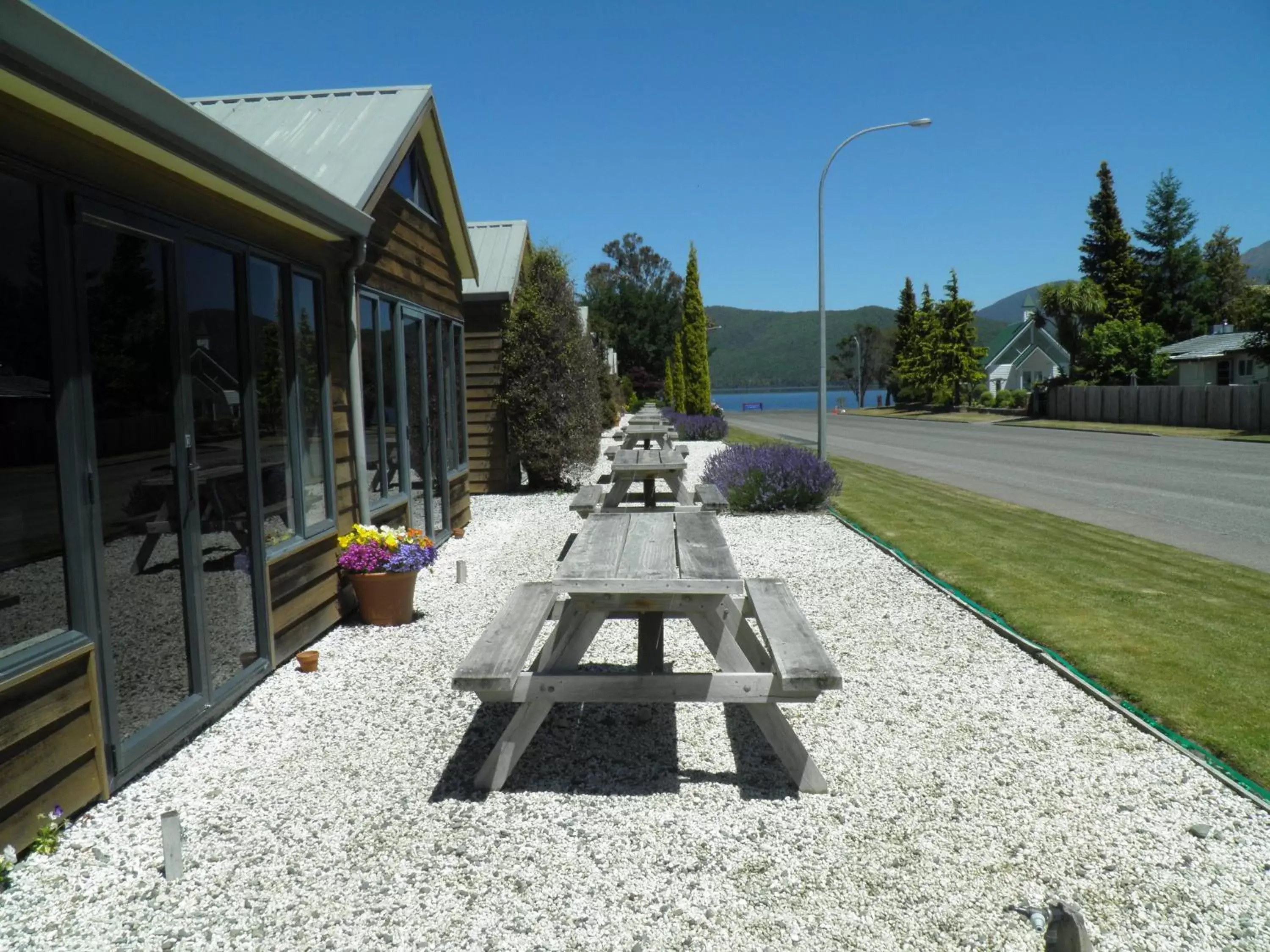 Facade/entrance in Lakefront Lodge