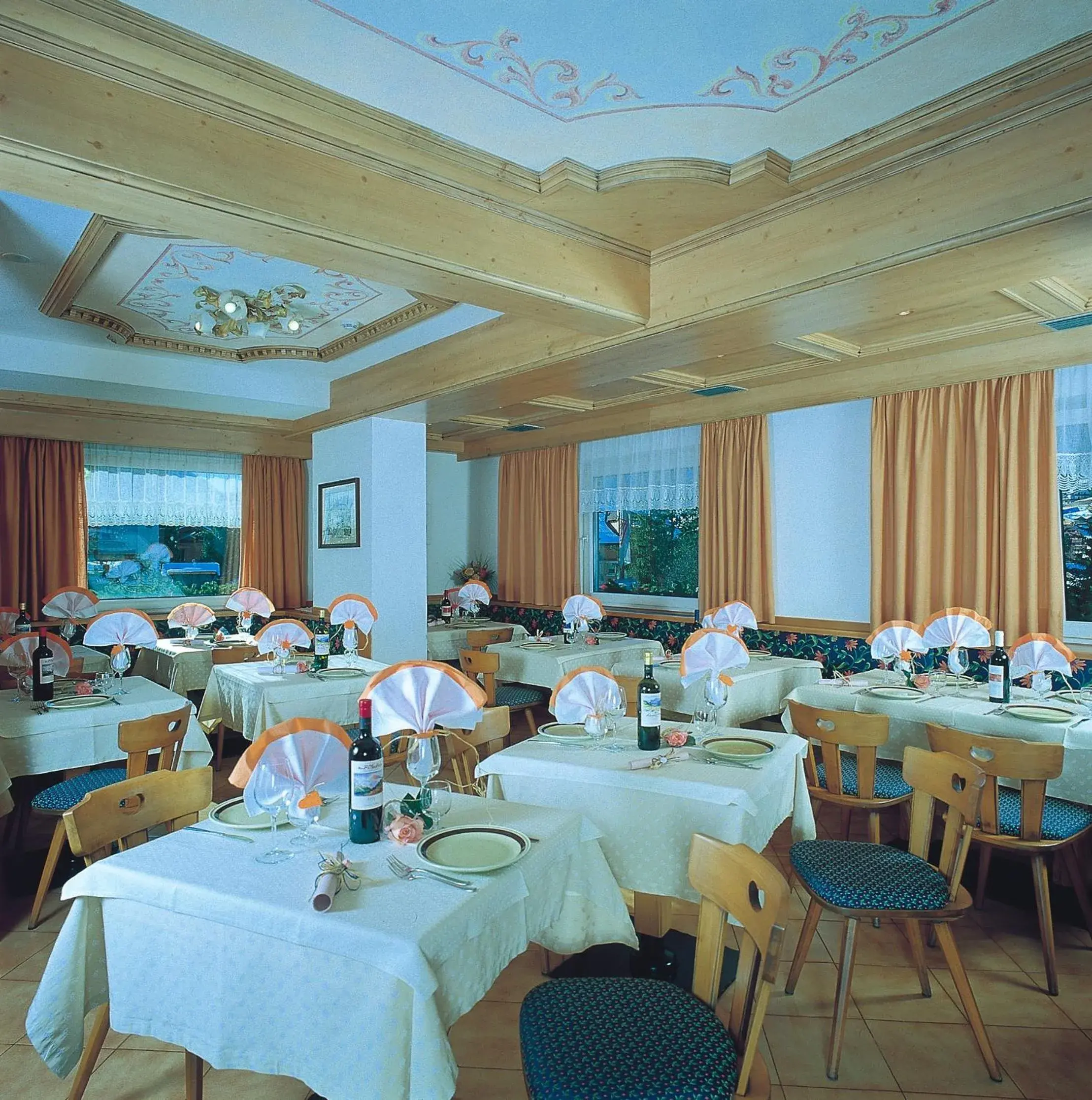 Restaurant/Places to Eat in Hotel Zirmes