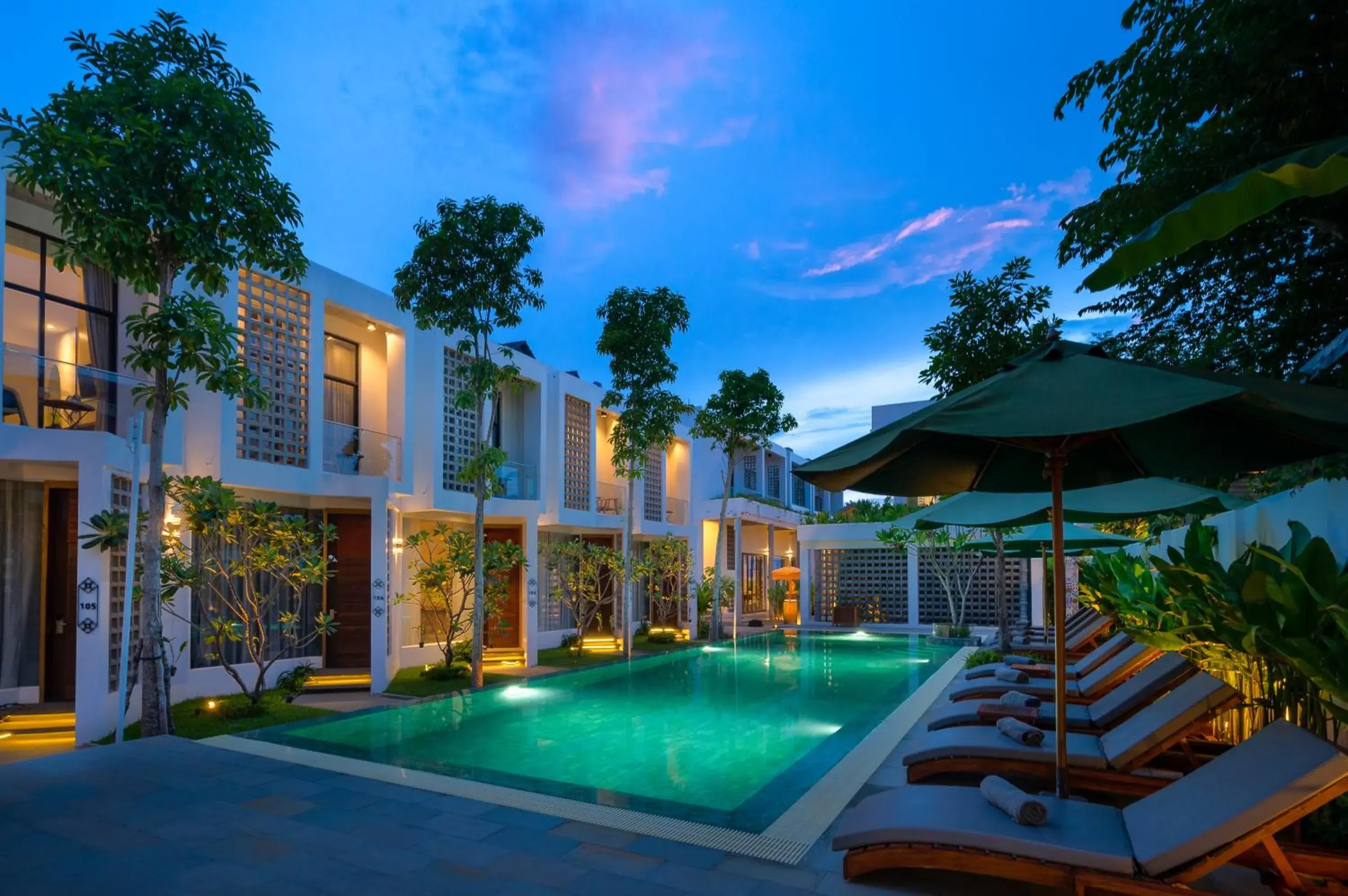 Property building, Swimming Pool in Phka Chan Hotel