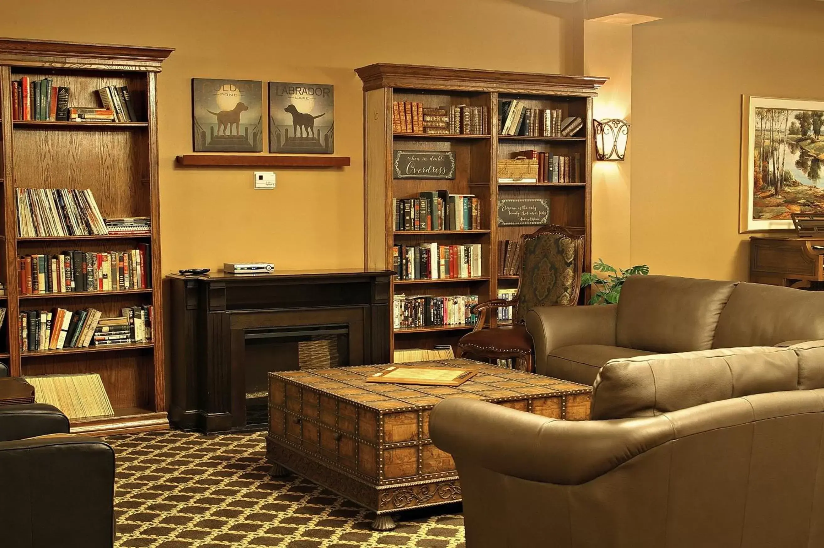 Lounge or bar, Library in Grant Hall Hotel