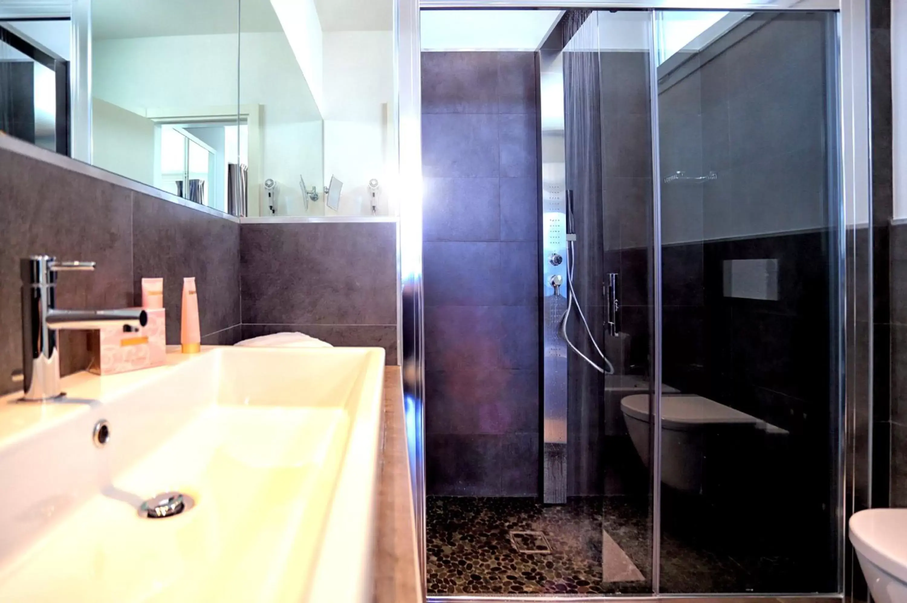 Shower, Bathroom in Baldinini Hotel
