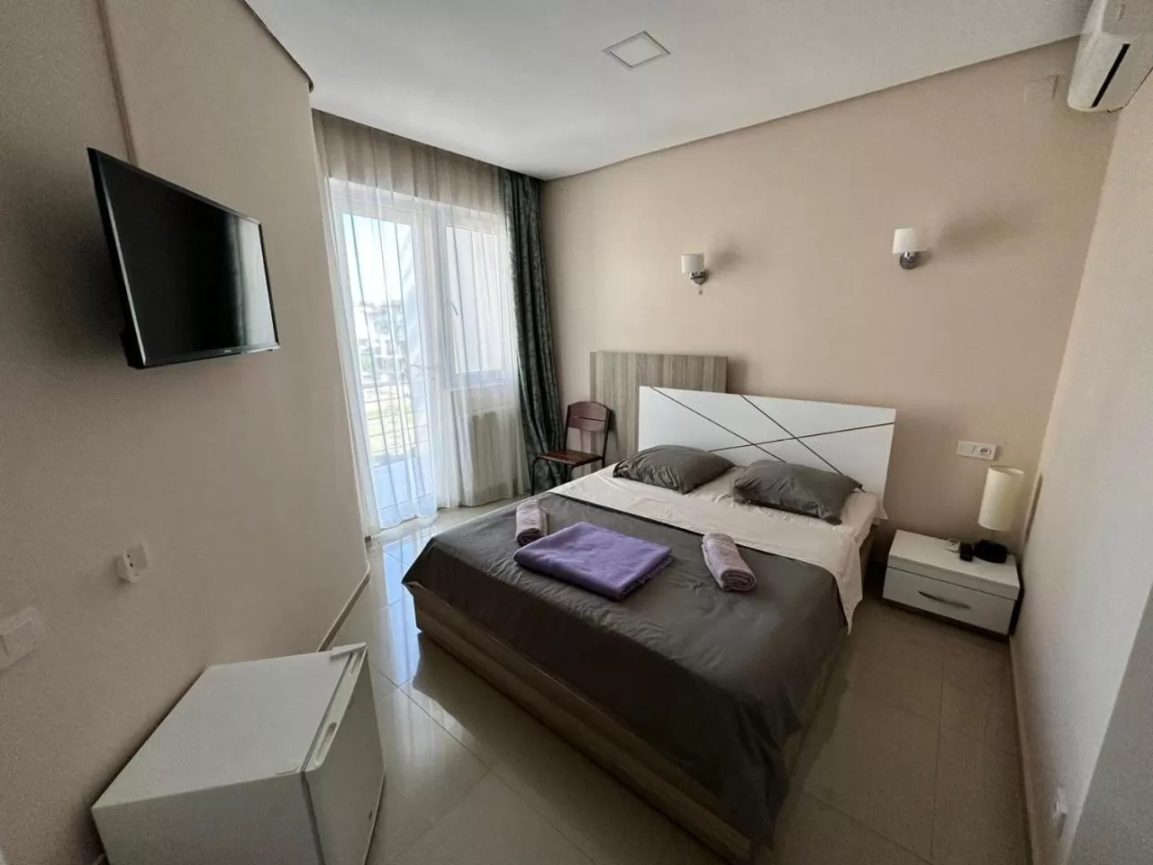 Photo of the whole room, Bed in National+