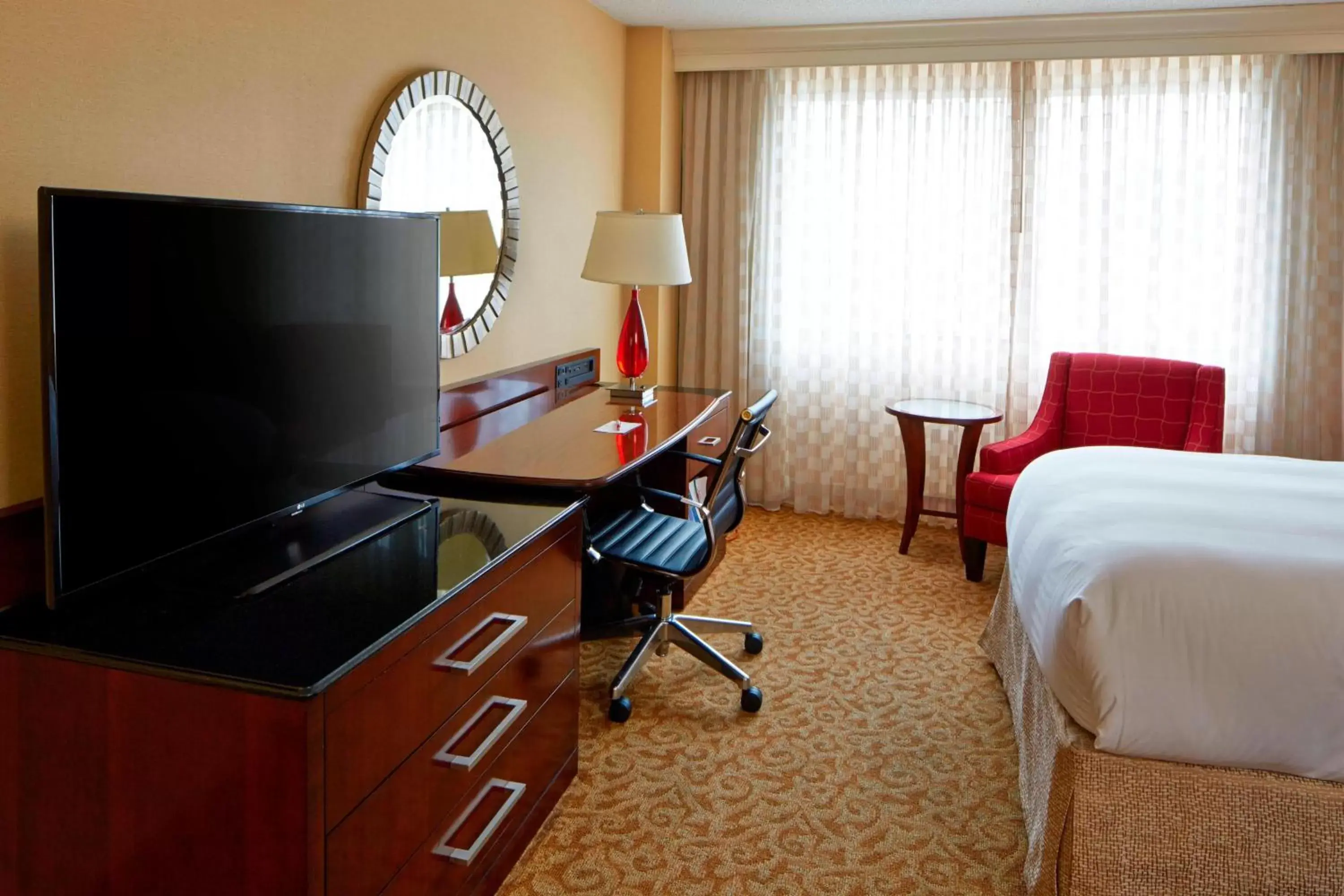 Photo of the whole room, TV/Entertainment Center in Chattanooga Marriott Downtown