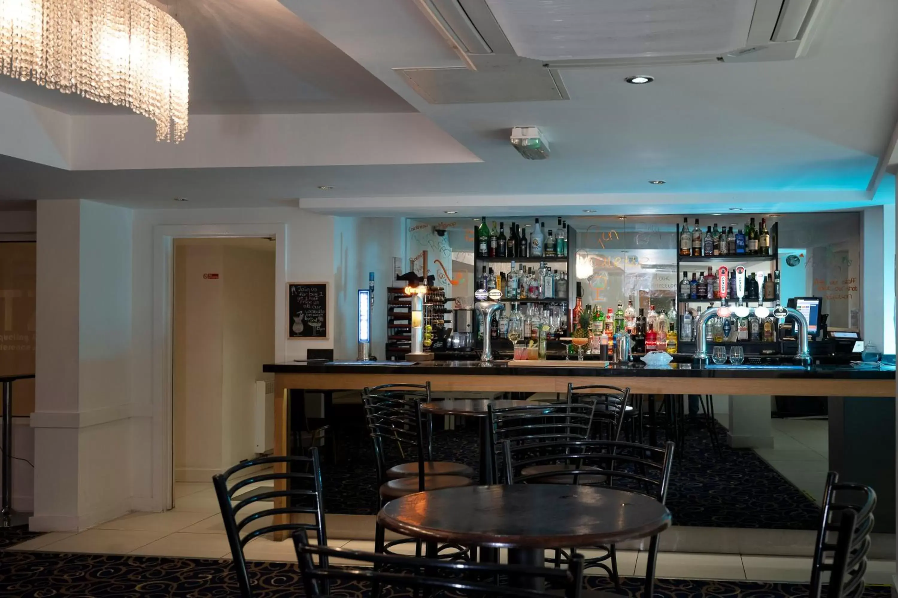 Lounge or bar, Lounge/Bar in The R Inn Hotel