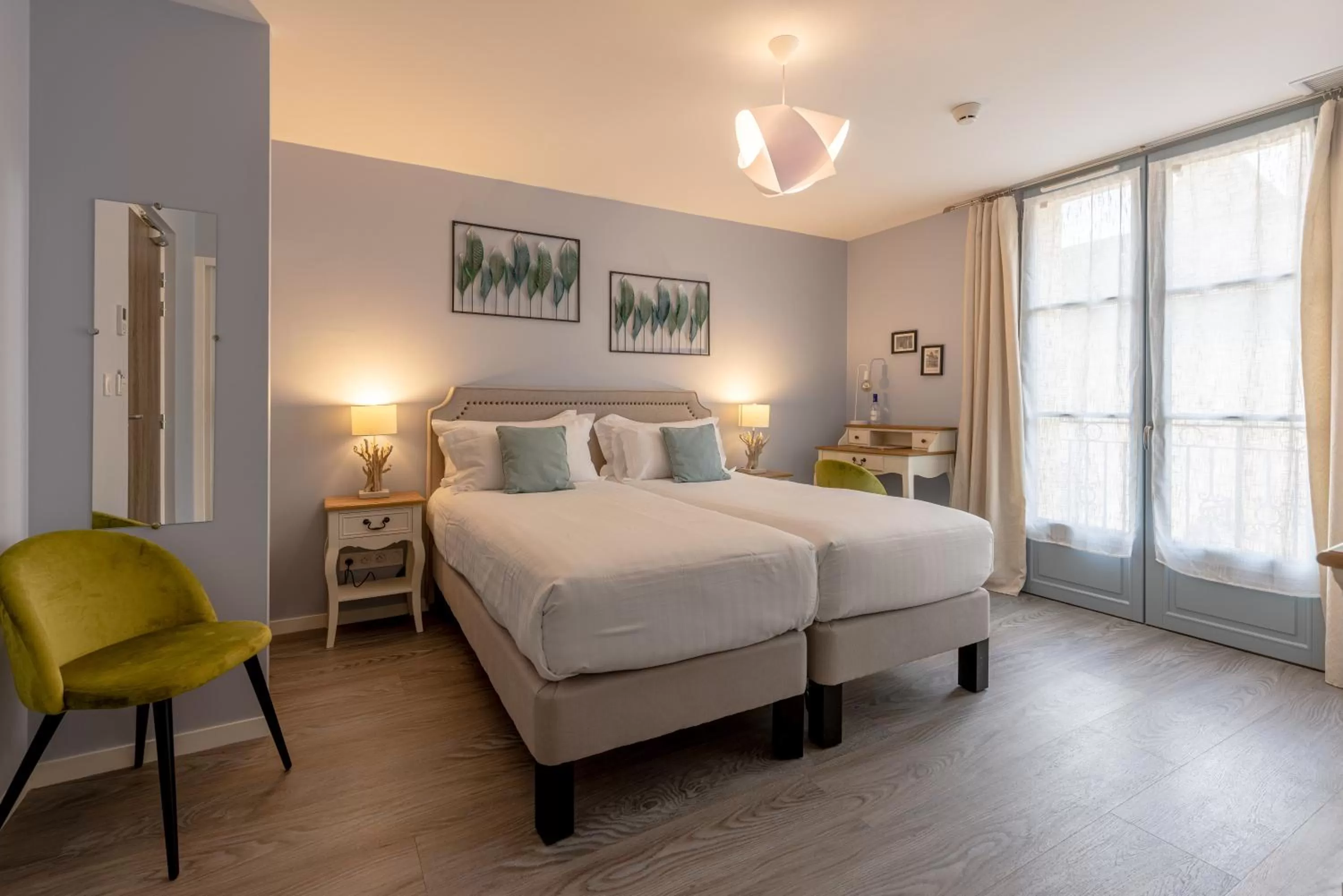 Photo of the whole room, Bed in Hôtel-Restaurant des Augustins