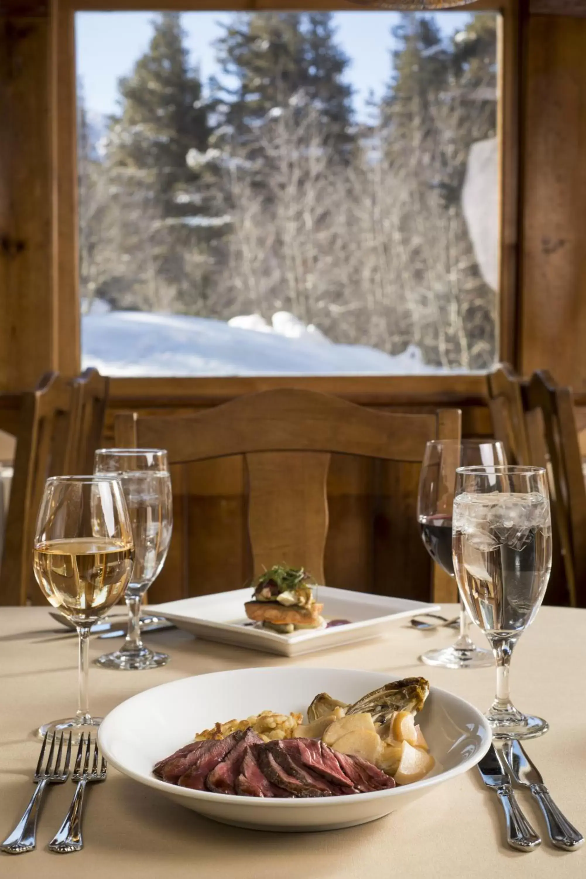 Restaurant/Places to Eat in Tamarack Lodge