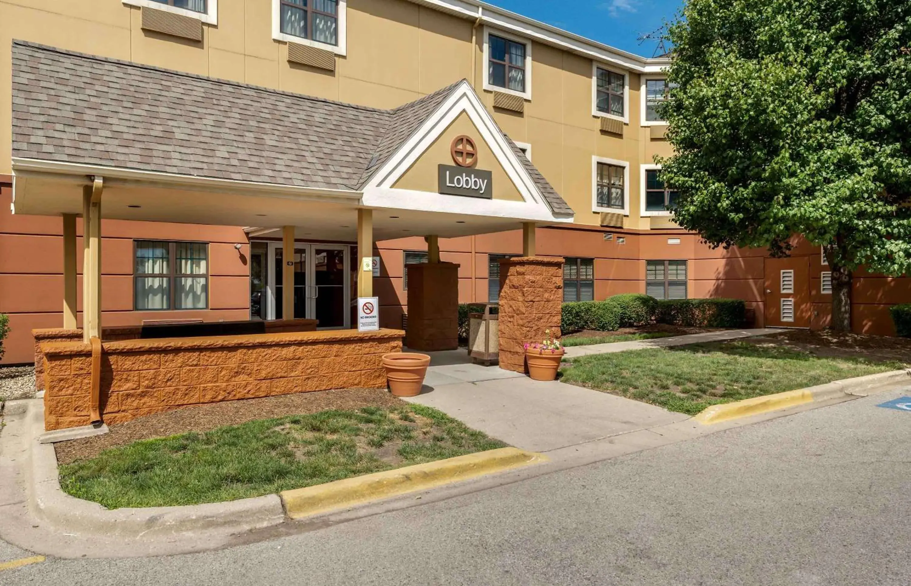 Property Building in Extended Stay America Suites - Chicago - Gurnee
