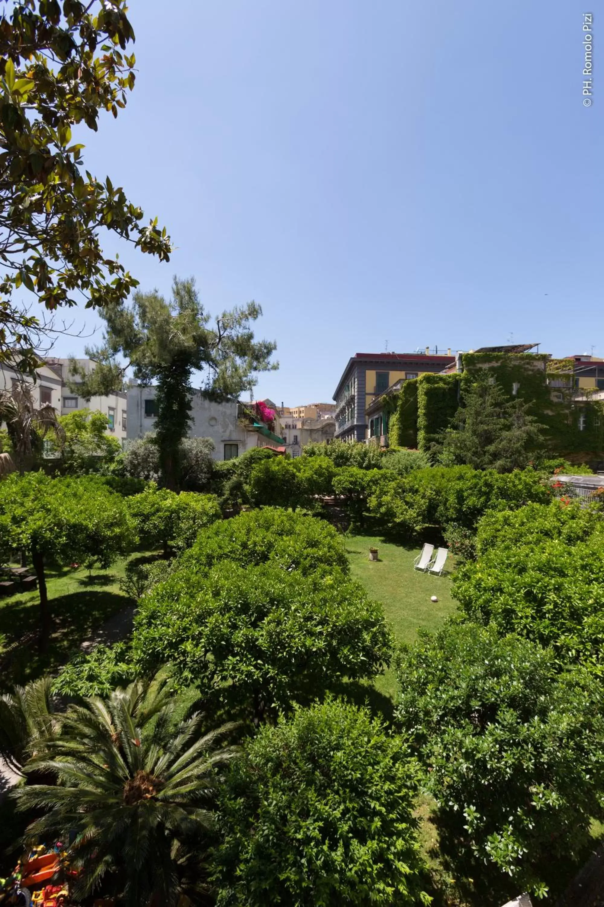 Garden view in The Bellini House by House In Naples